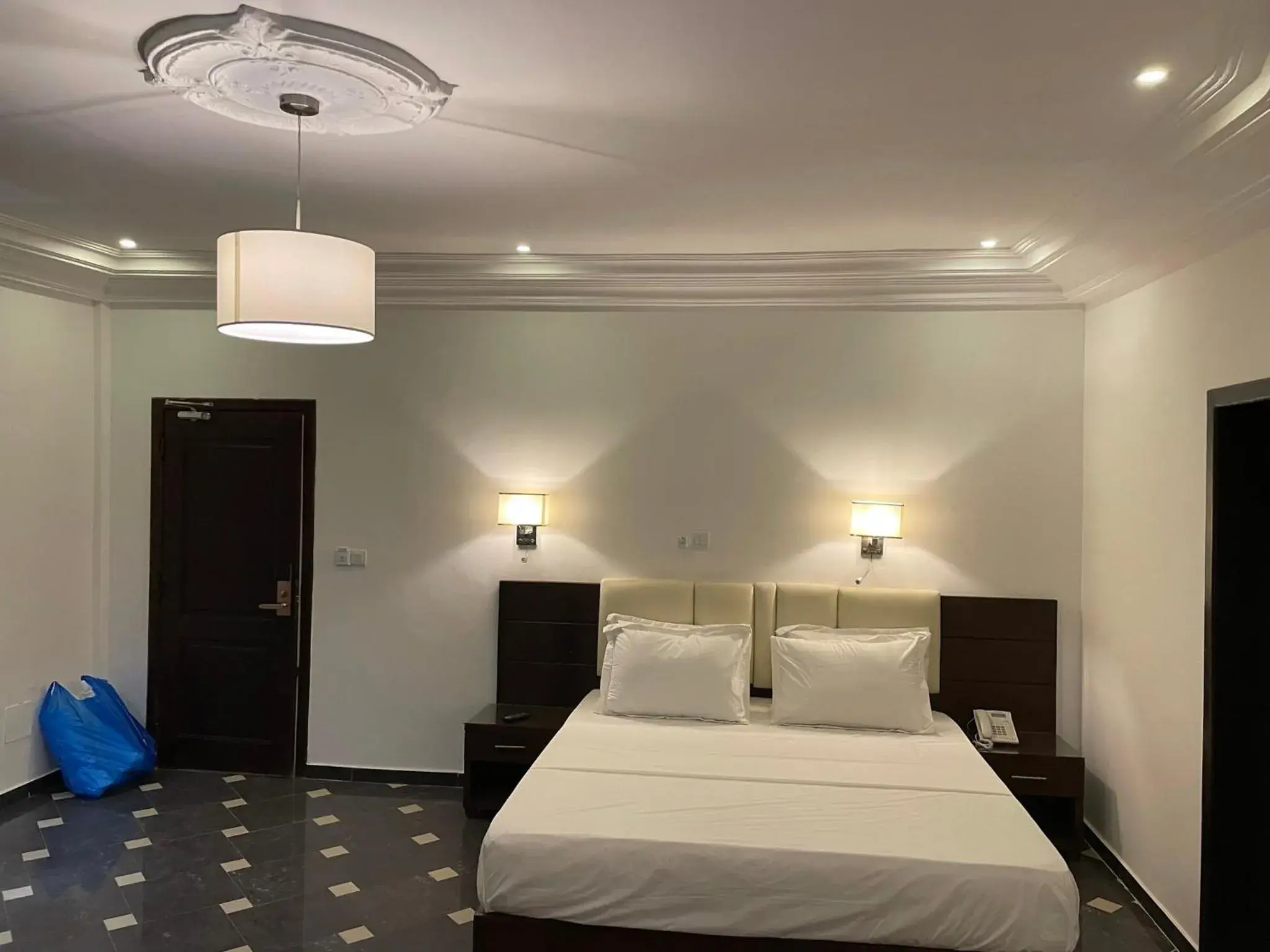 Deluxe Triple Room in HOTEL LES ARCADES Deluxe Triple Room in HOTEL LES ARCADES