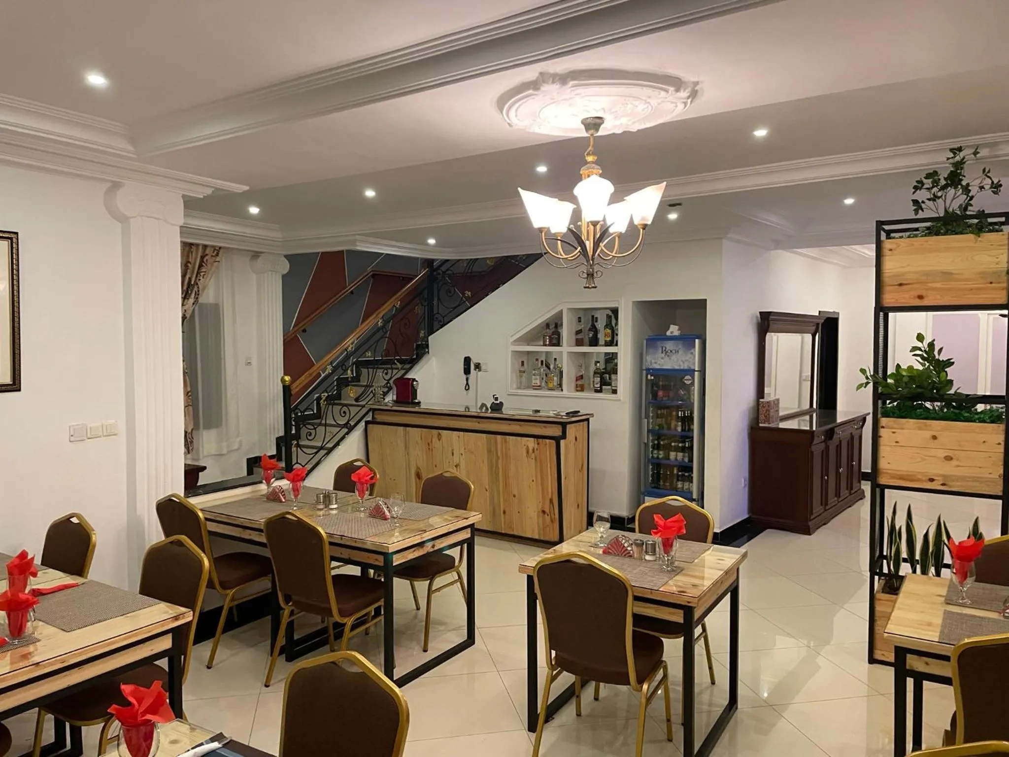 Restaurant/places to eat in HOTEL LES ARCADES