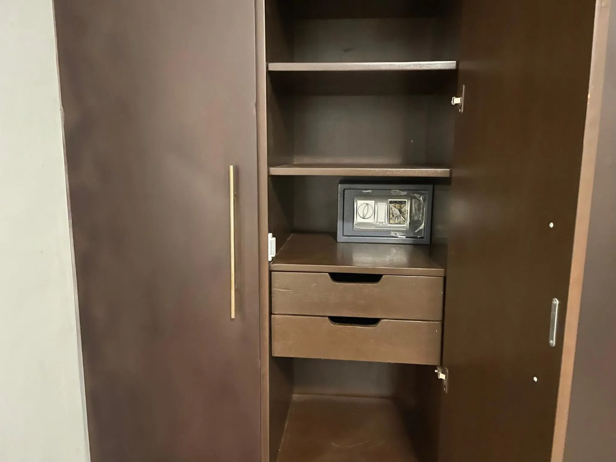 safe in HOTEL LES ARCADES