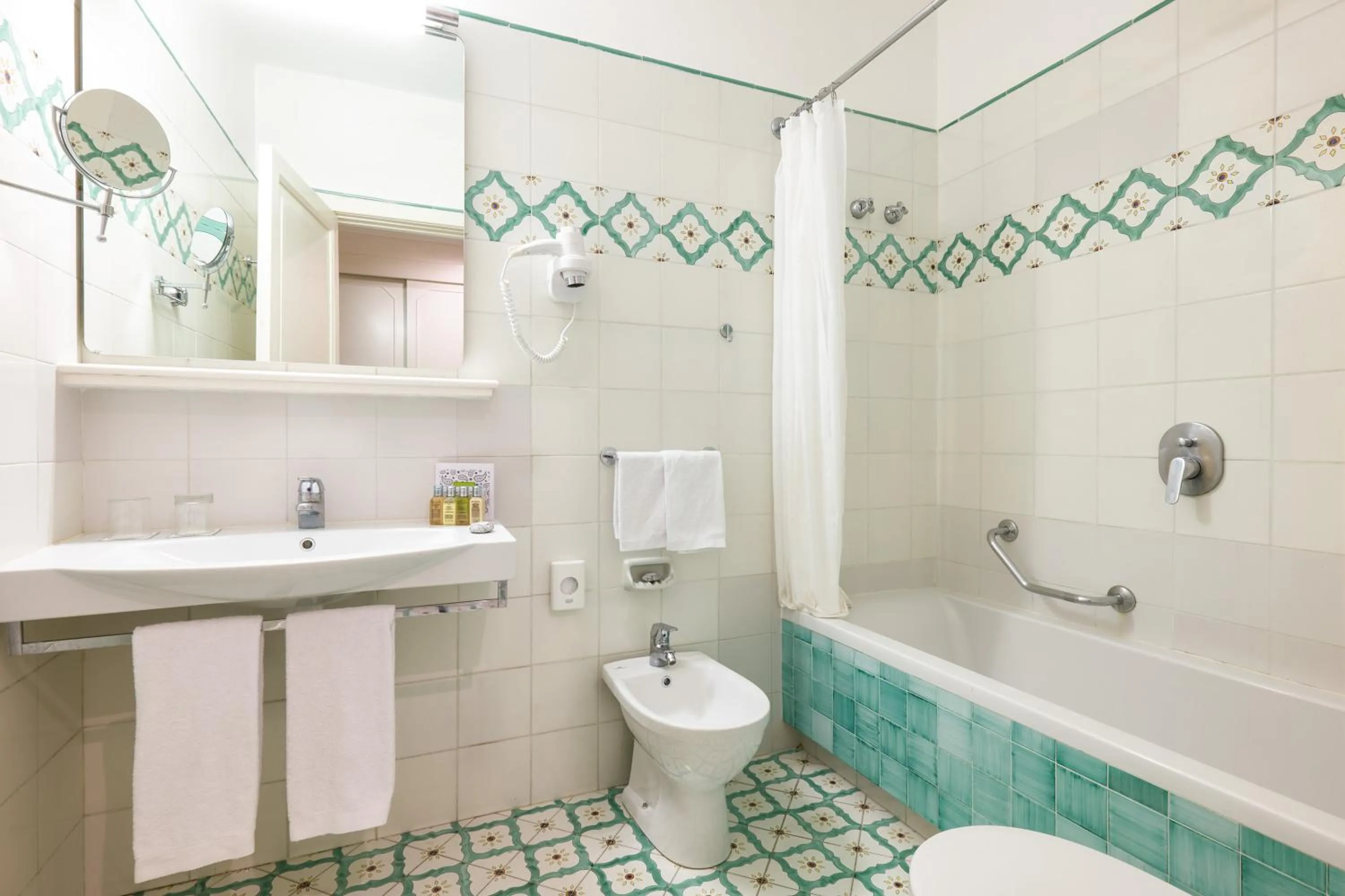 Shower in Imperial Hotel Tramontano