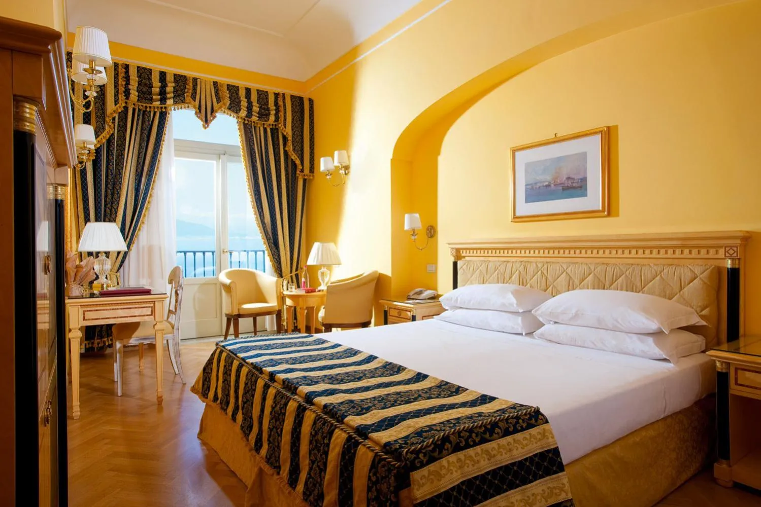 Bed in Imperial Hotel Tramontano