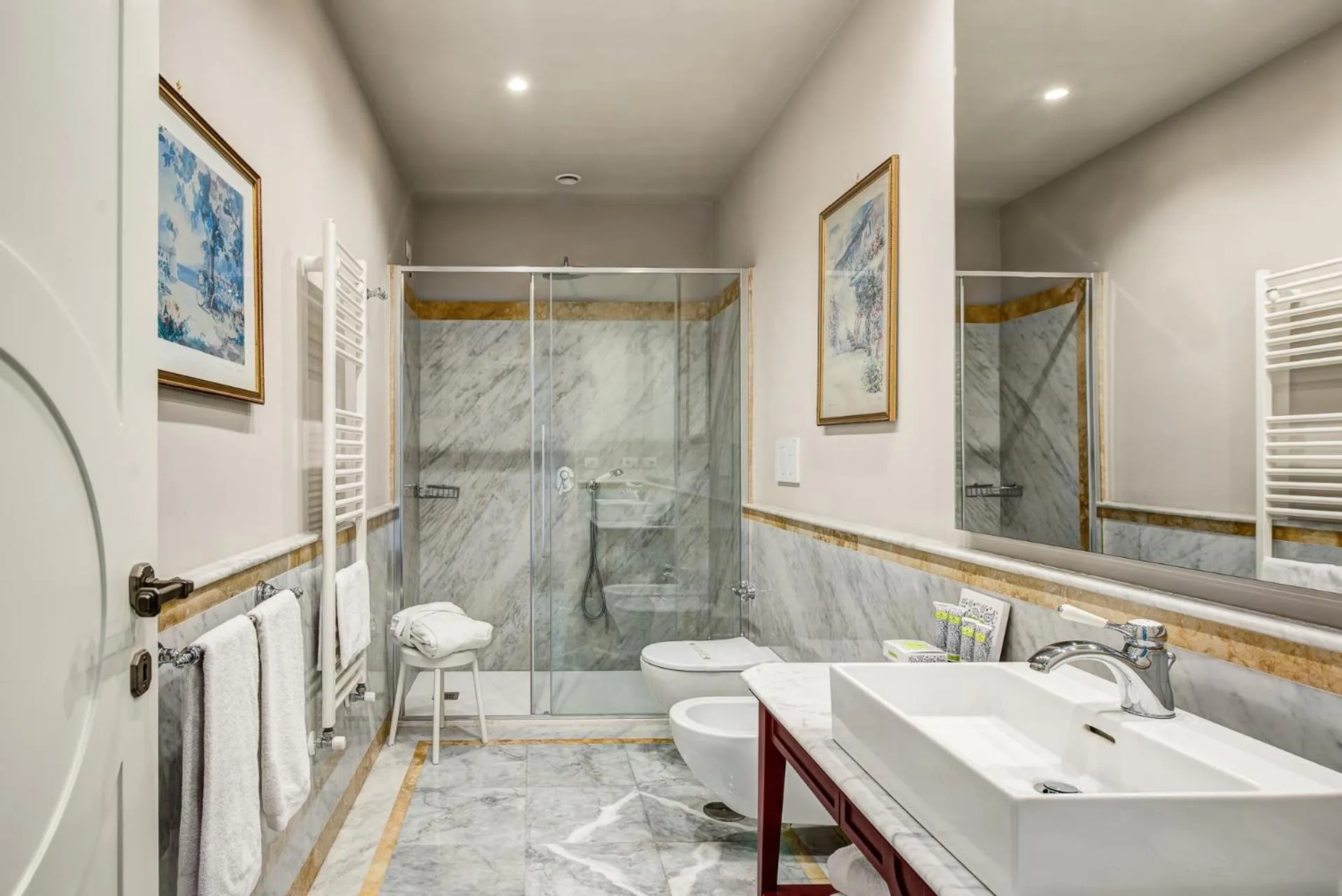 Shower in Imperial Hotel Tramontano