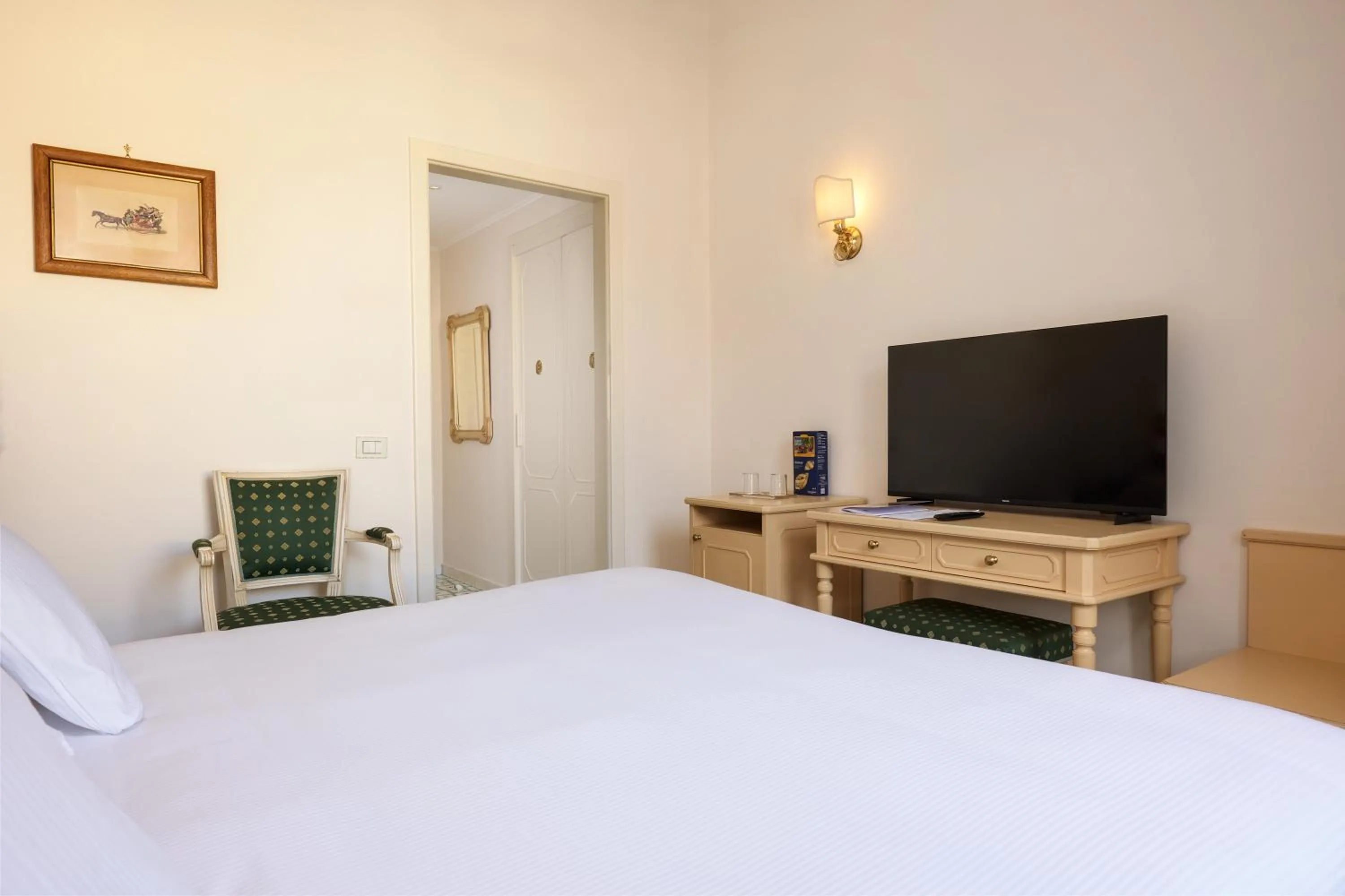 Photo of the whole room, Bed in Imperial Hotel Tramontano