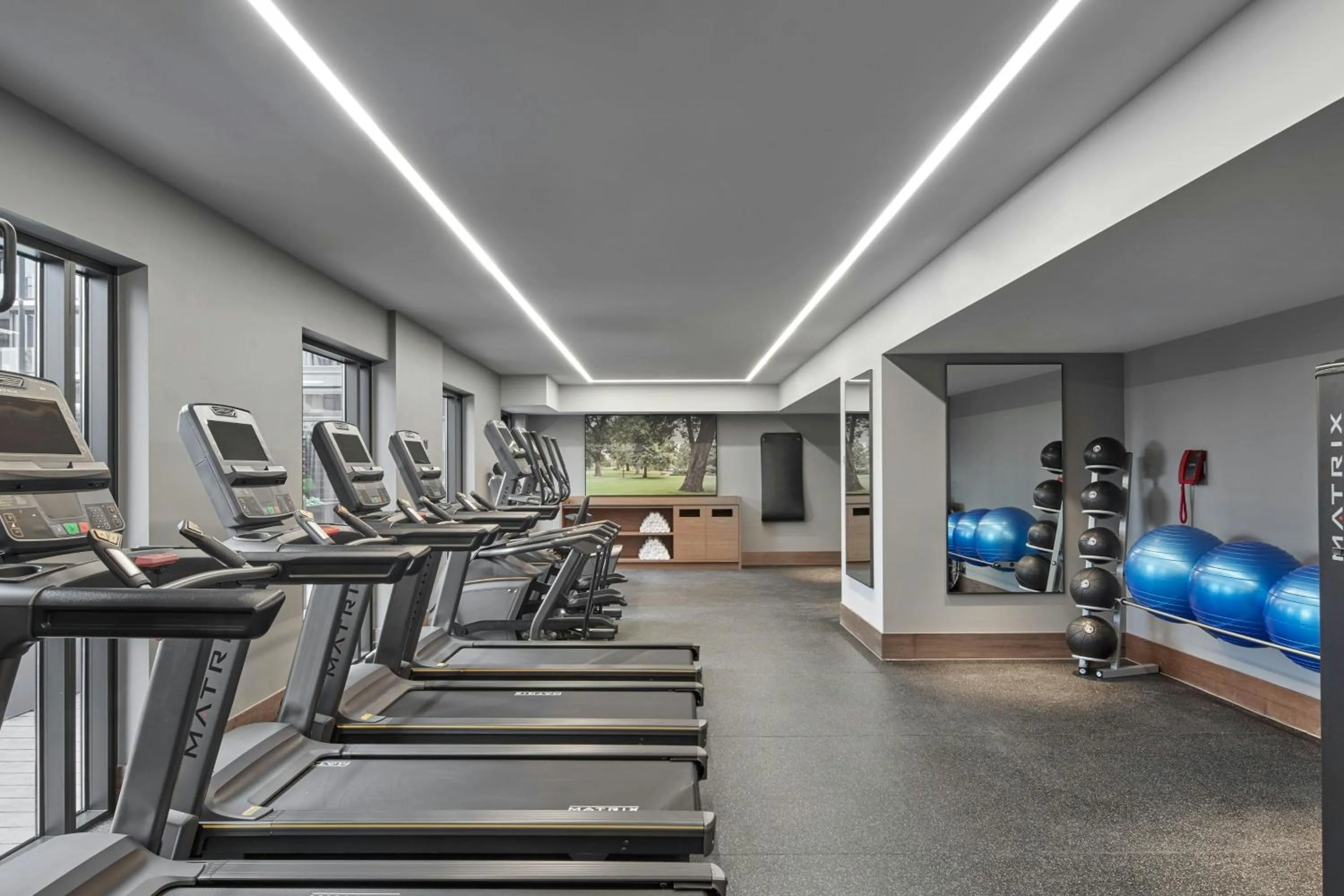 Fitness centre/facilities in Courtyard by Marriott Melbourne Flagstaff Gardens