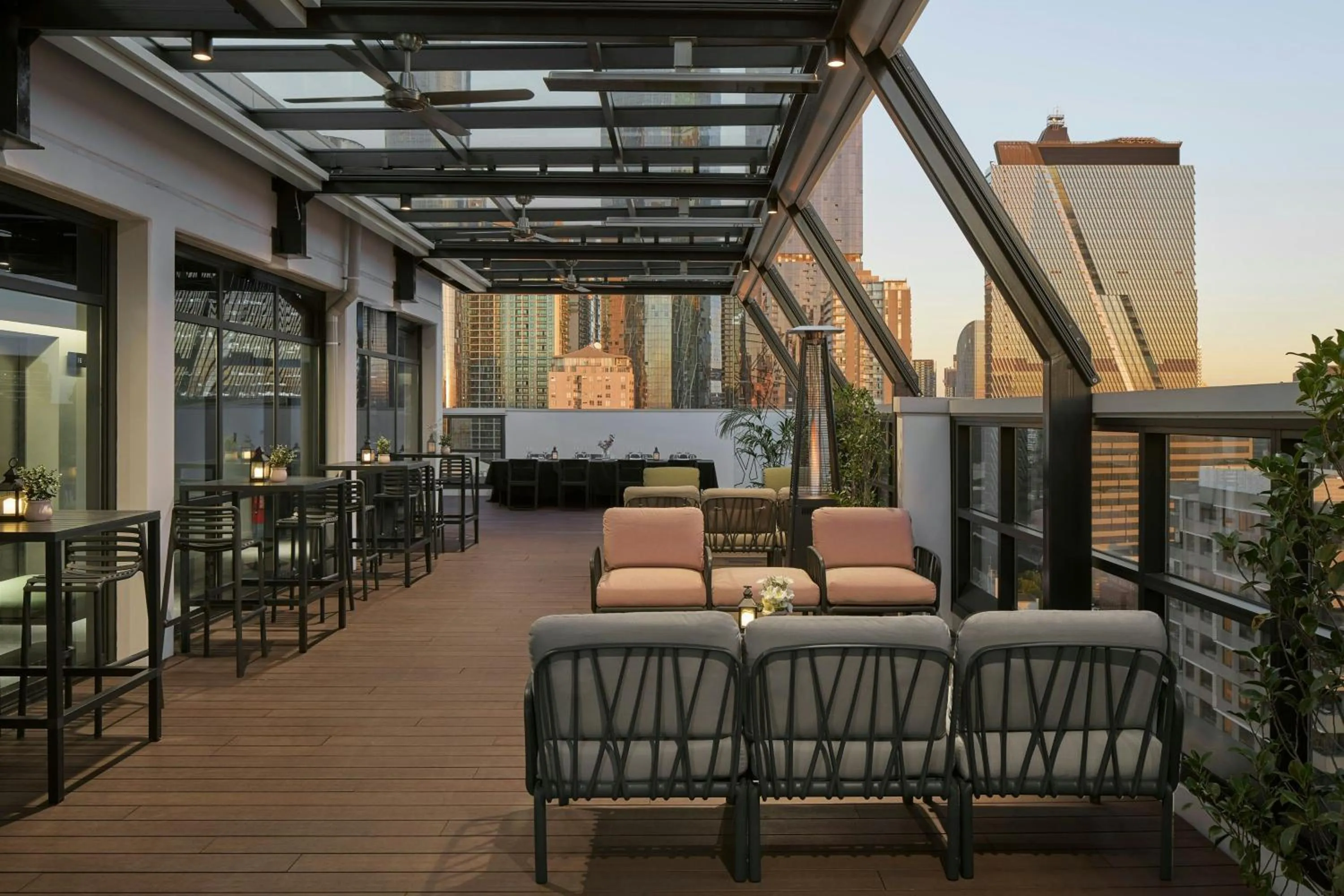 Lounge or bar in Courtyard by Marriott Melbourne Flagstaff Gardens