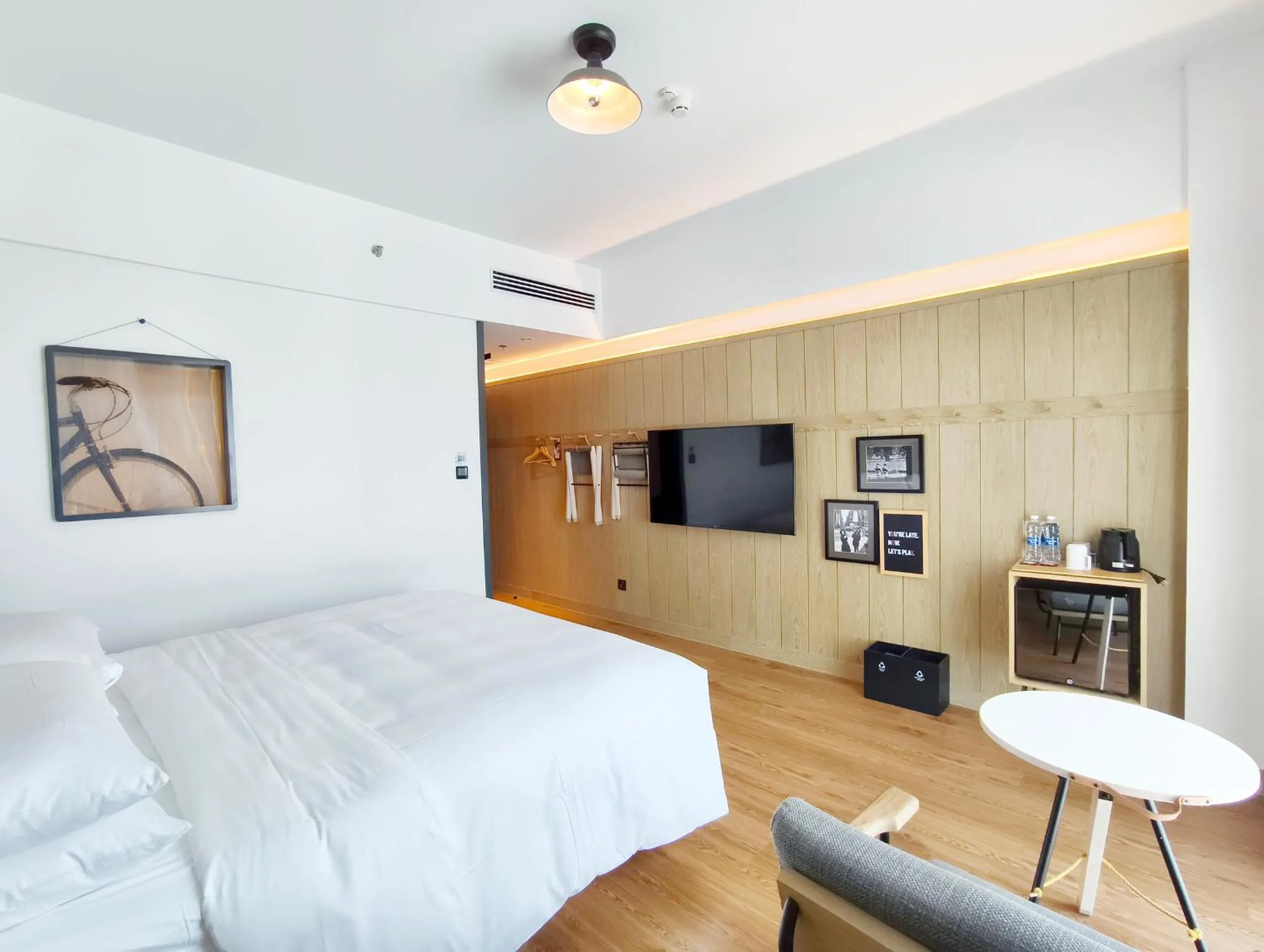 Bed in Moxy Nanjing Jiangning