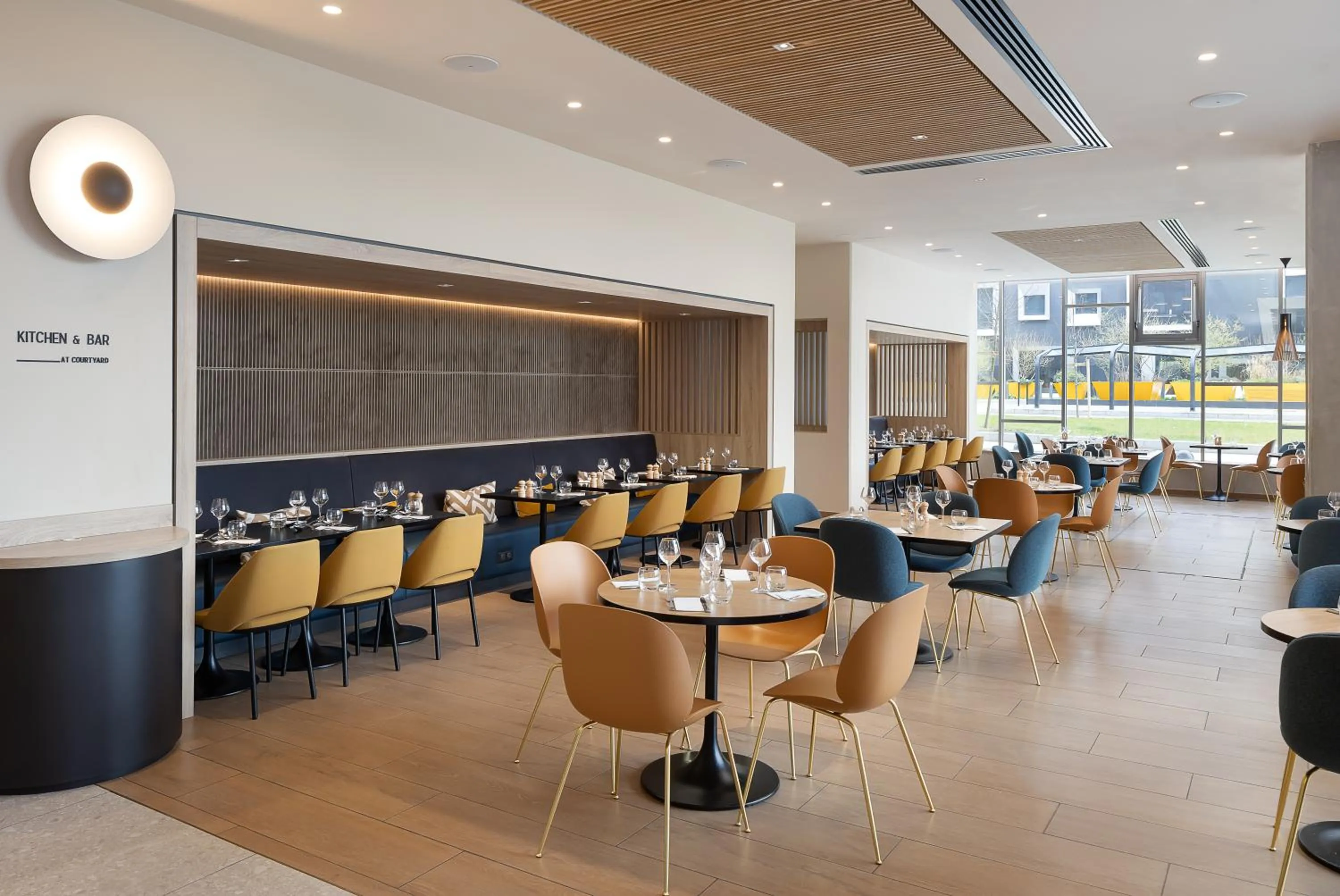 Restaurant/places to eat in Courtyard by Marriott Paris Charles de Gaulle Central Airport