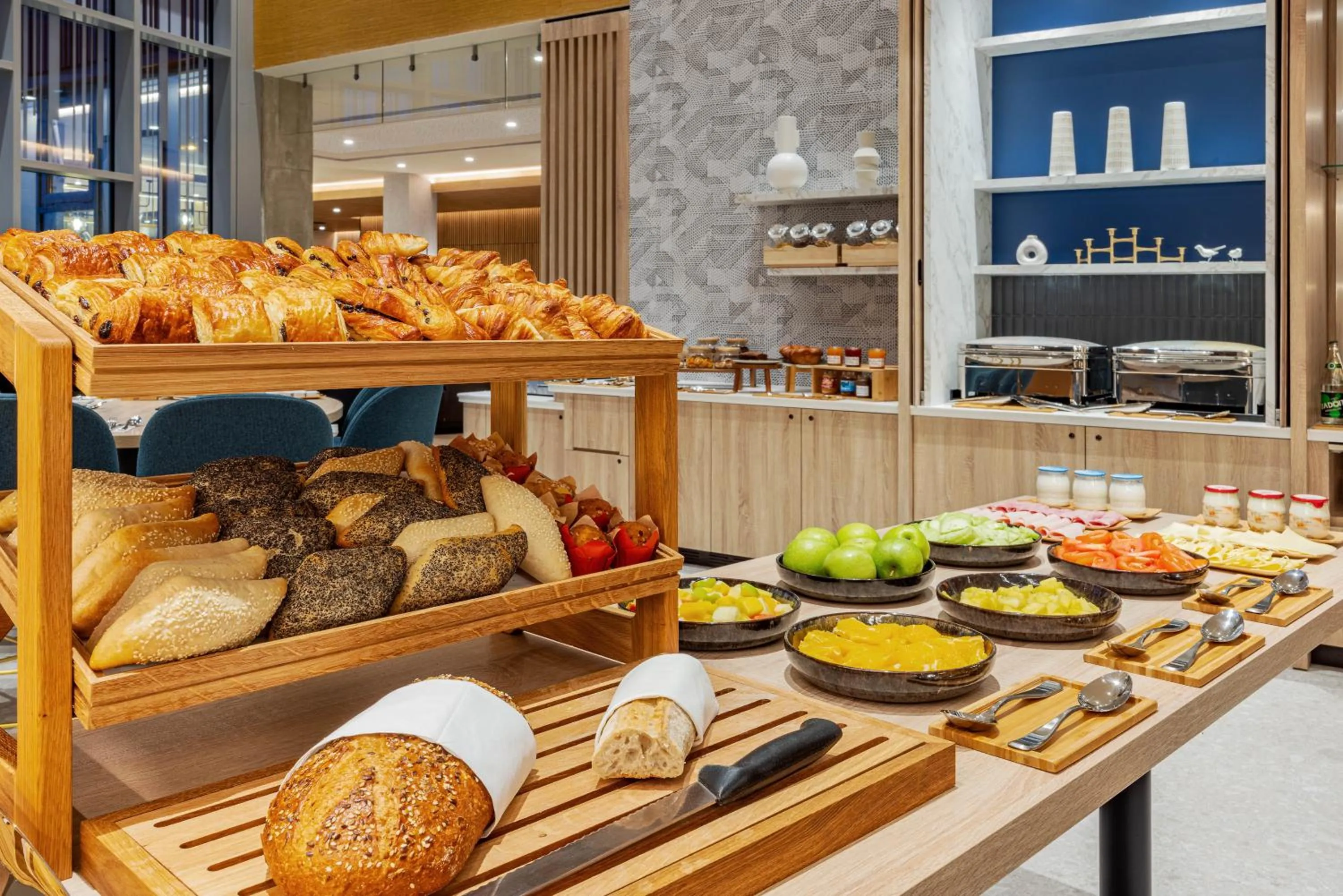 Breakfast in Courtyard by Marriott Paris Charles de Gaulle Central Airport
