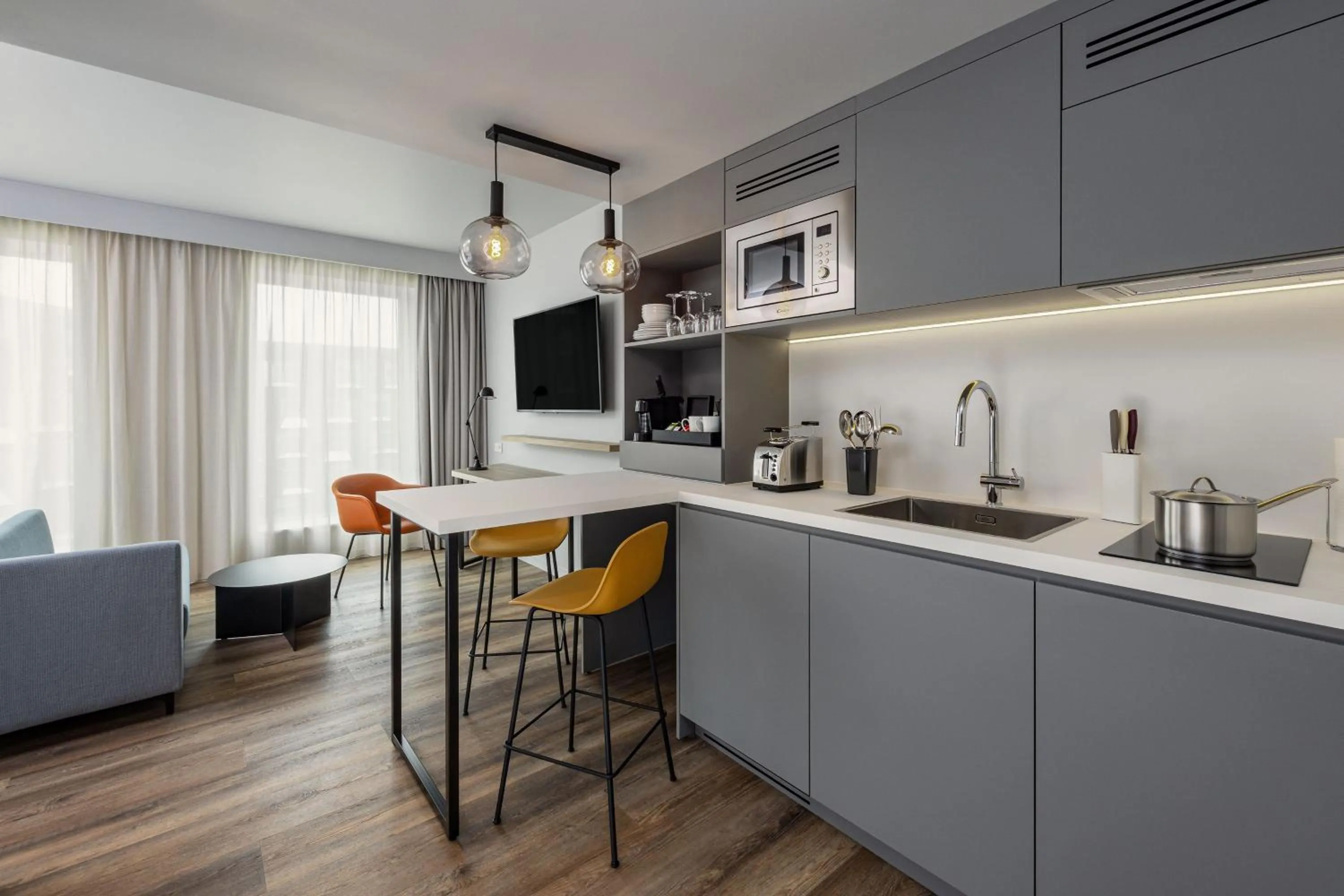 Kitchen or kitchenette in Residence Inn by Marriott Paris Charles de Gaulle Central Airport