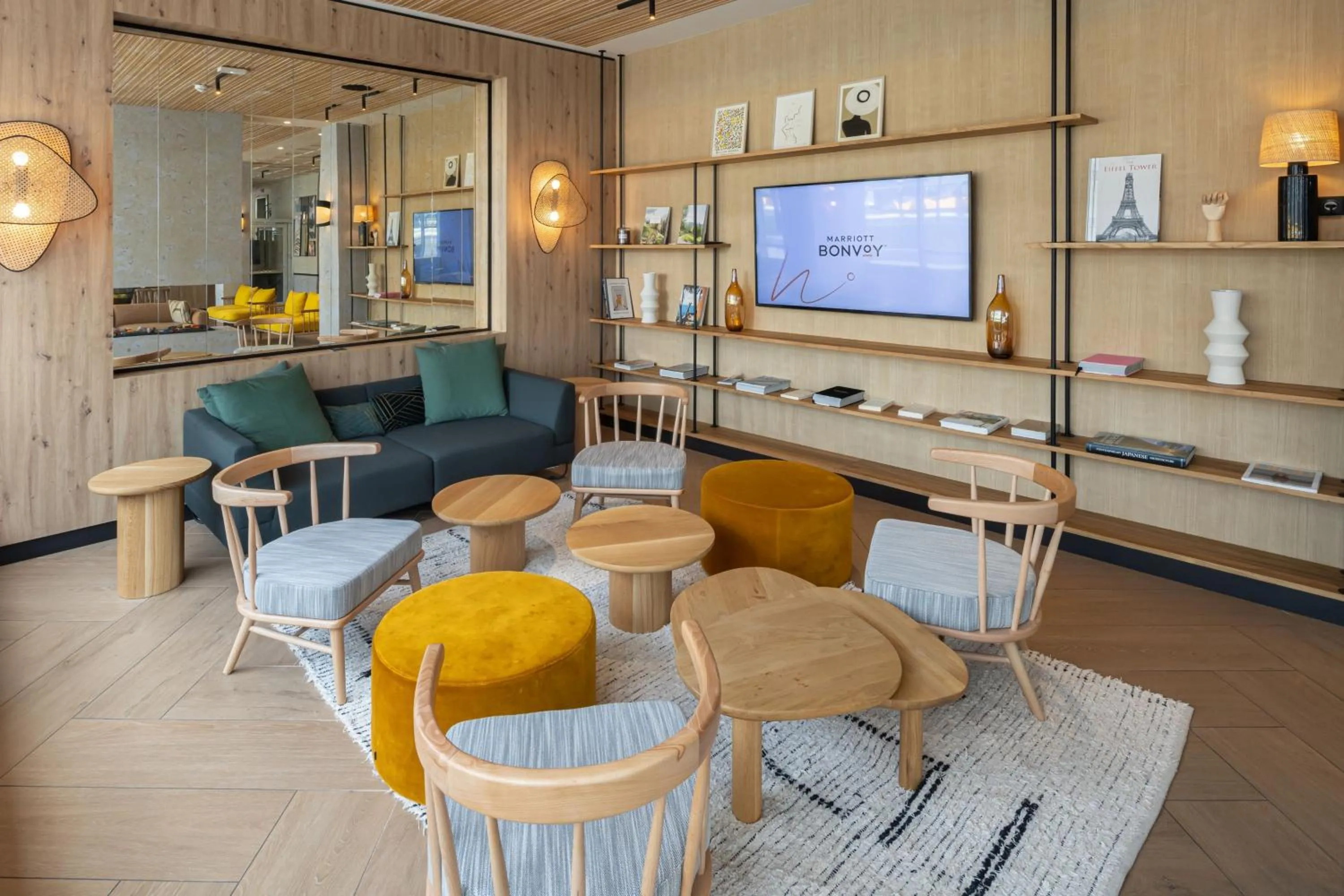 Lounge or bar in Residence Inn by Marriott Paris Charles de Gaulle Central Airport