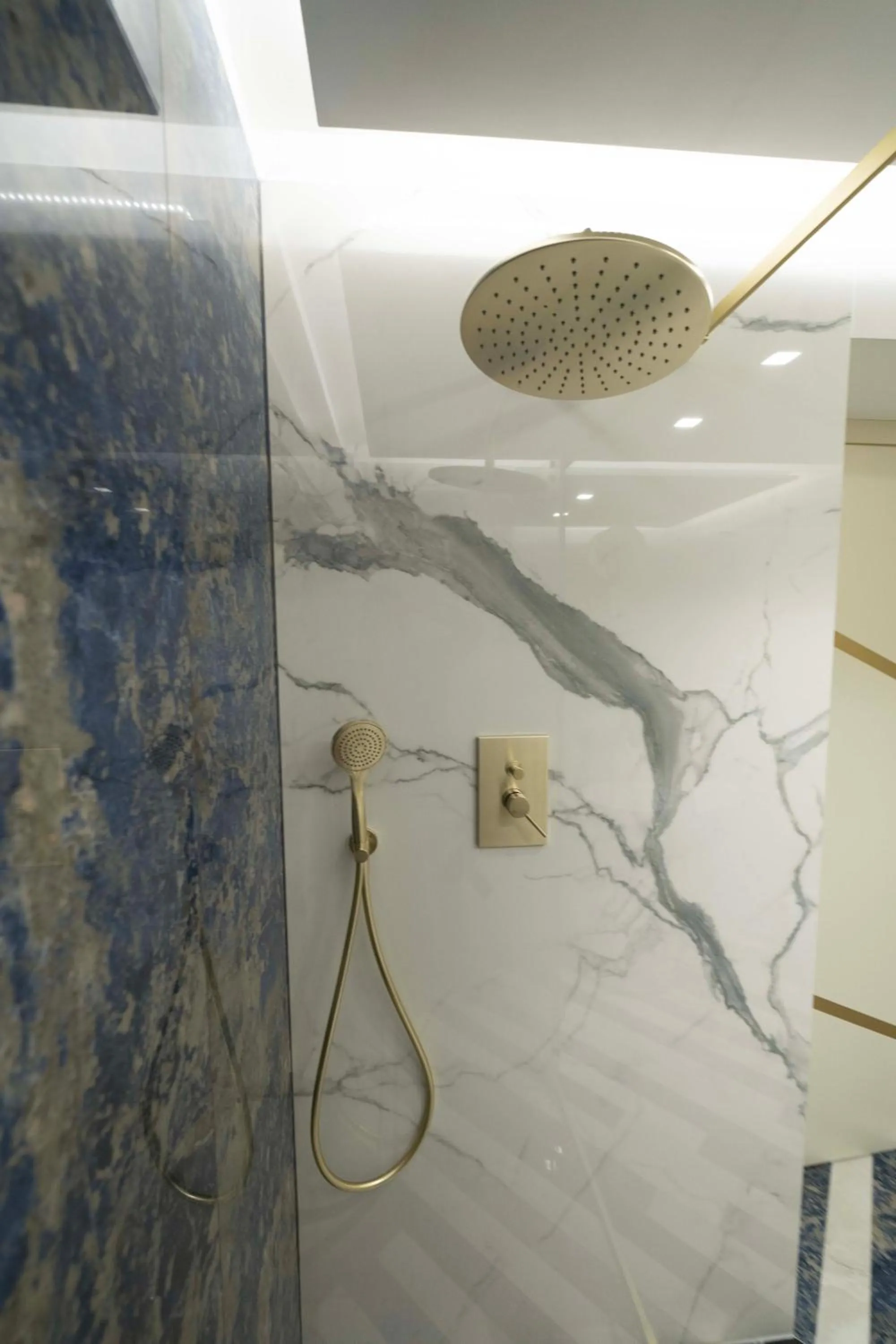 Shower in Hotel Cala Moresca