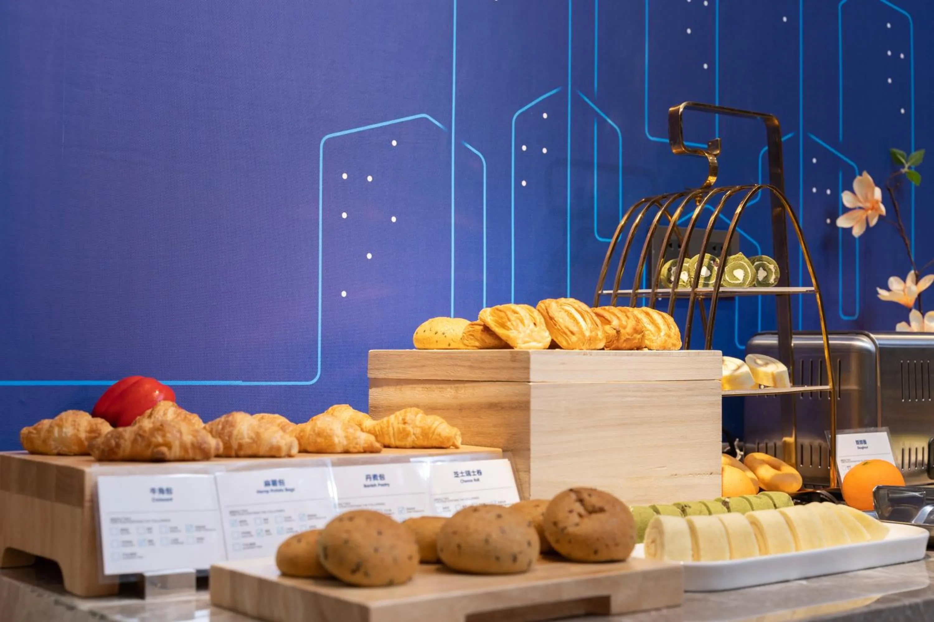 Restaurant/places to eat in Holiday Inn Express Nanchang Riverside by IHG