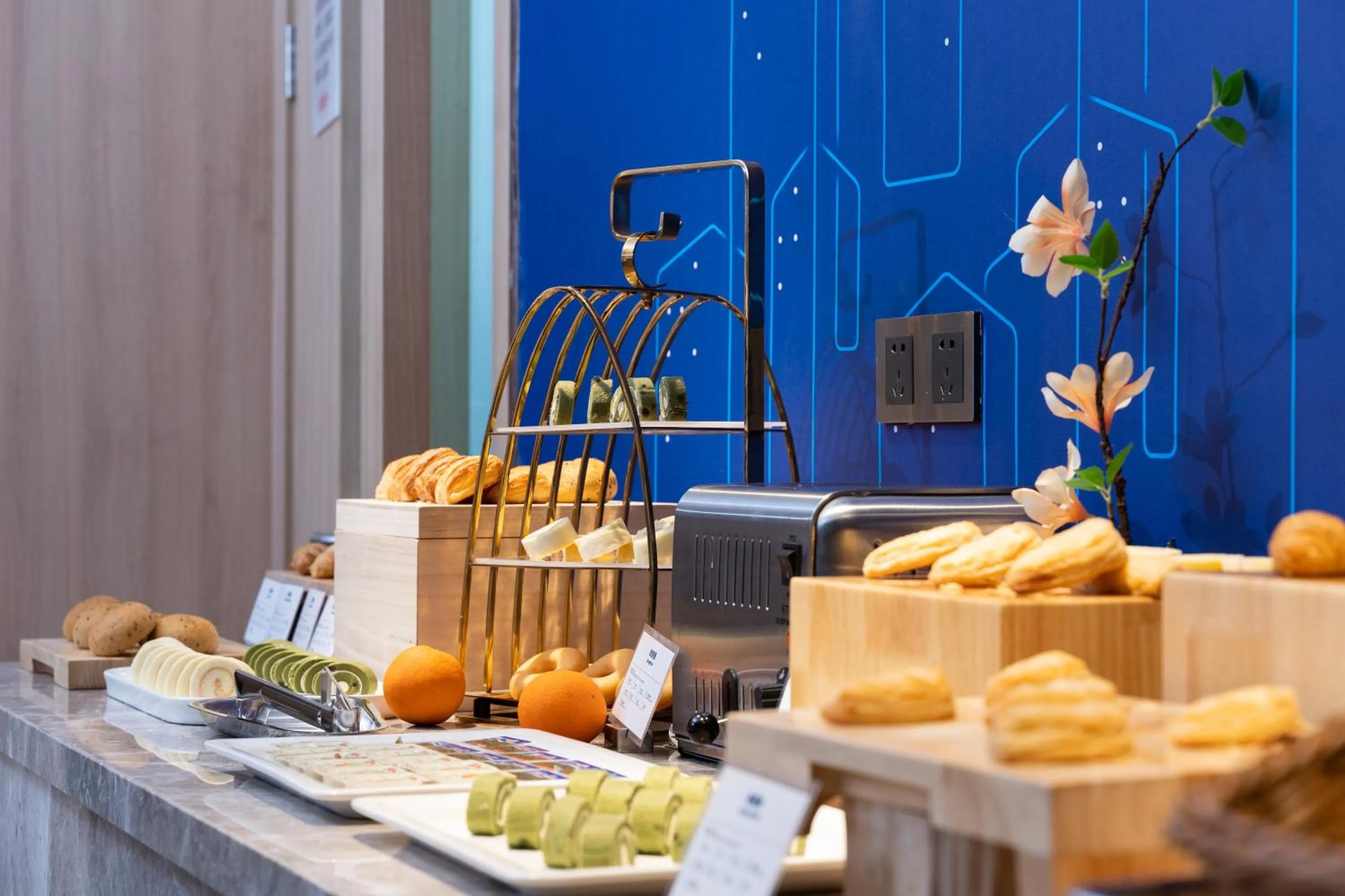 Restaurant/places to eat in Holiday Inn Express Nanchang Riverside by IHG