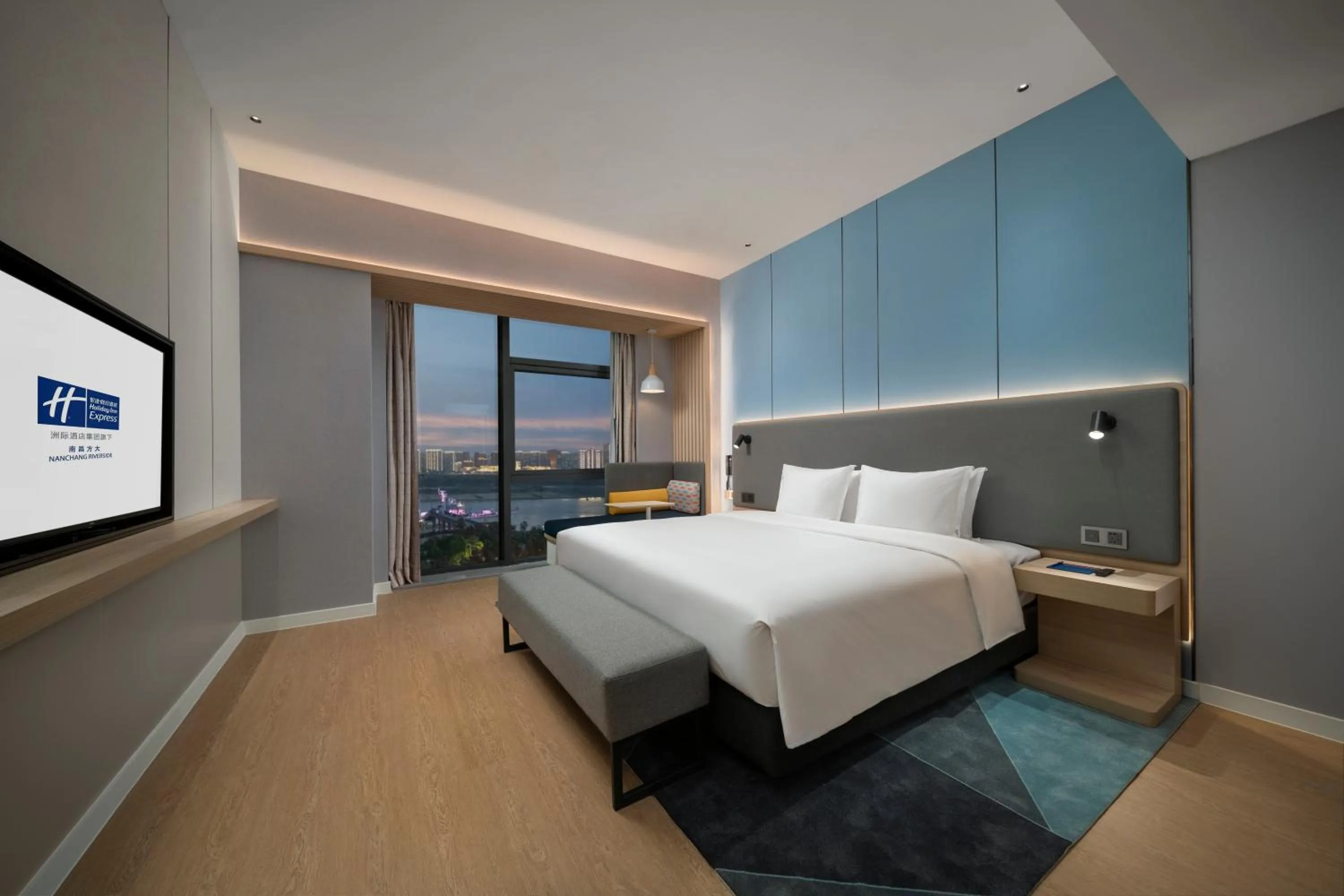 View (from property/room), Bed in Holiday Inn Express Nanchang Riverside by IHG