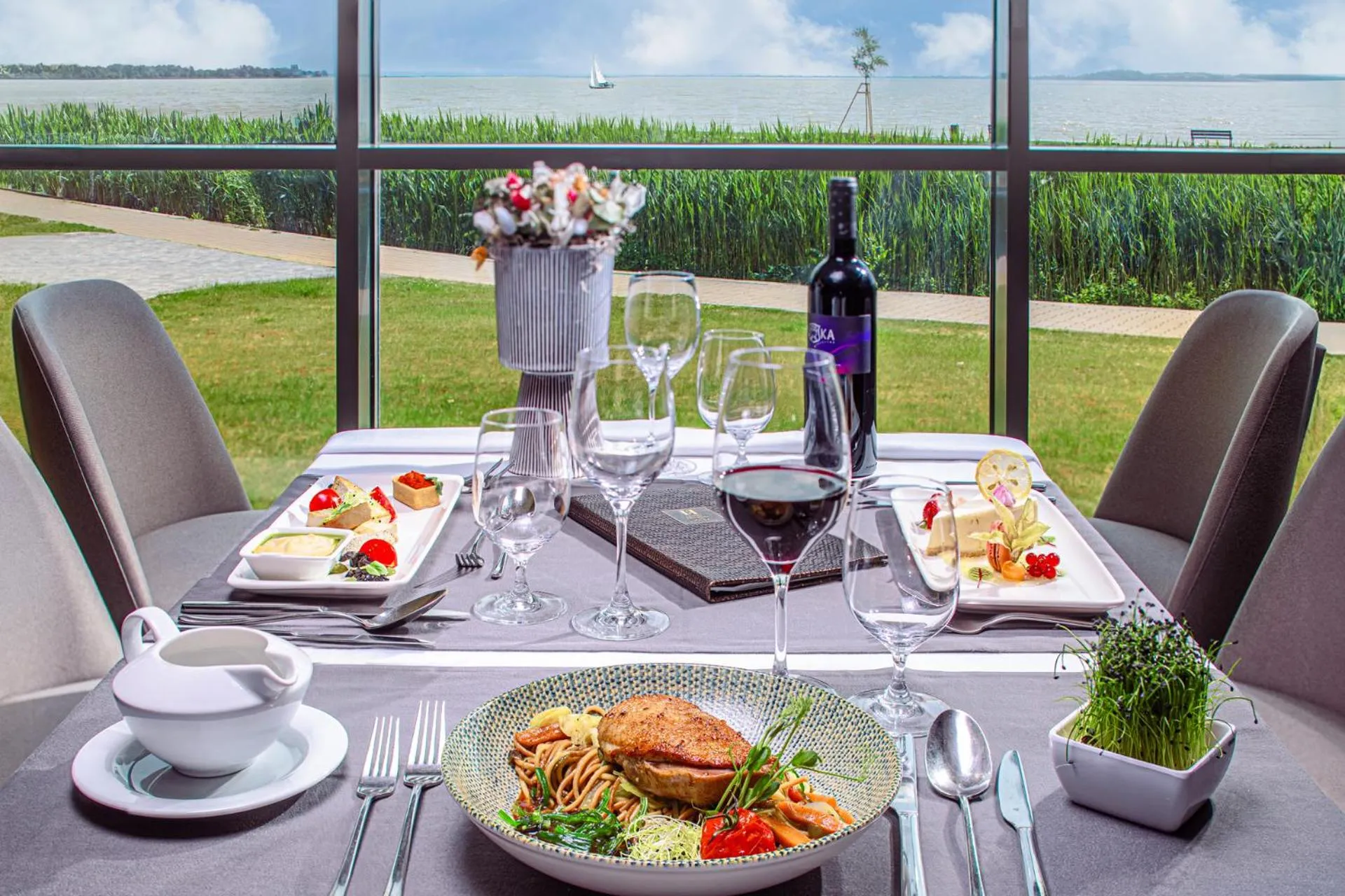 Restaurant/places to eat in Hotel Helikon, Keszthely