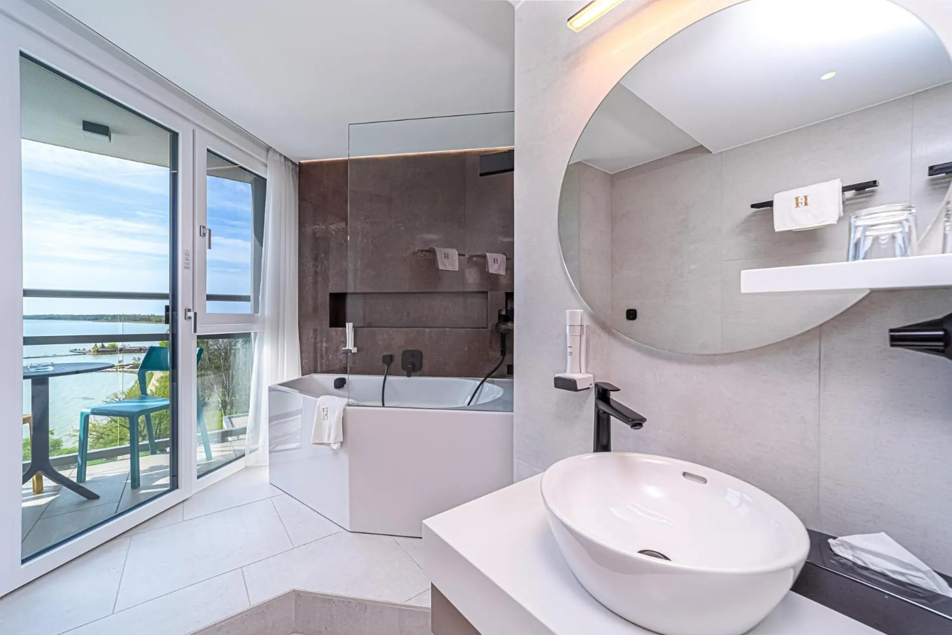 Bathroom in Hotel Helikon, Keszthely