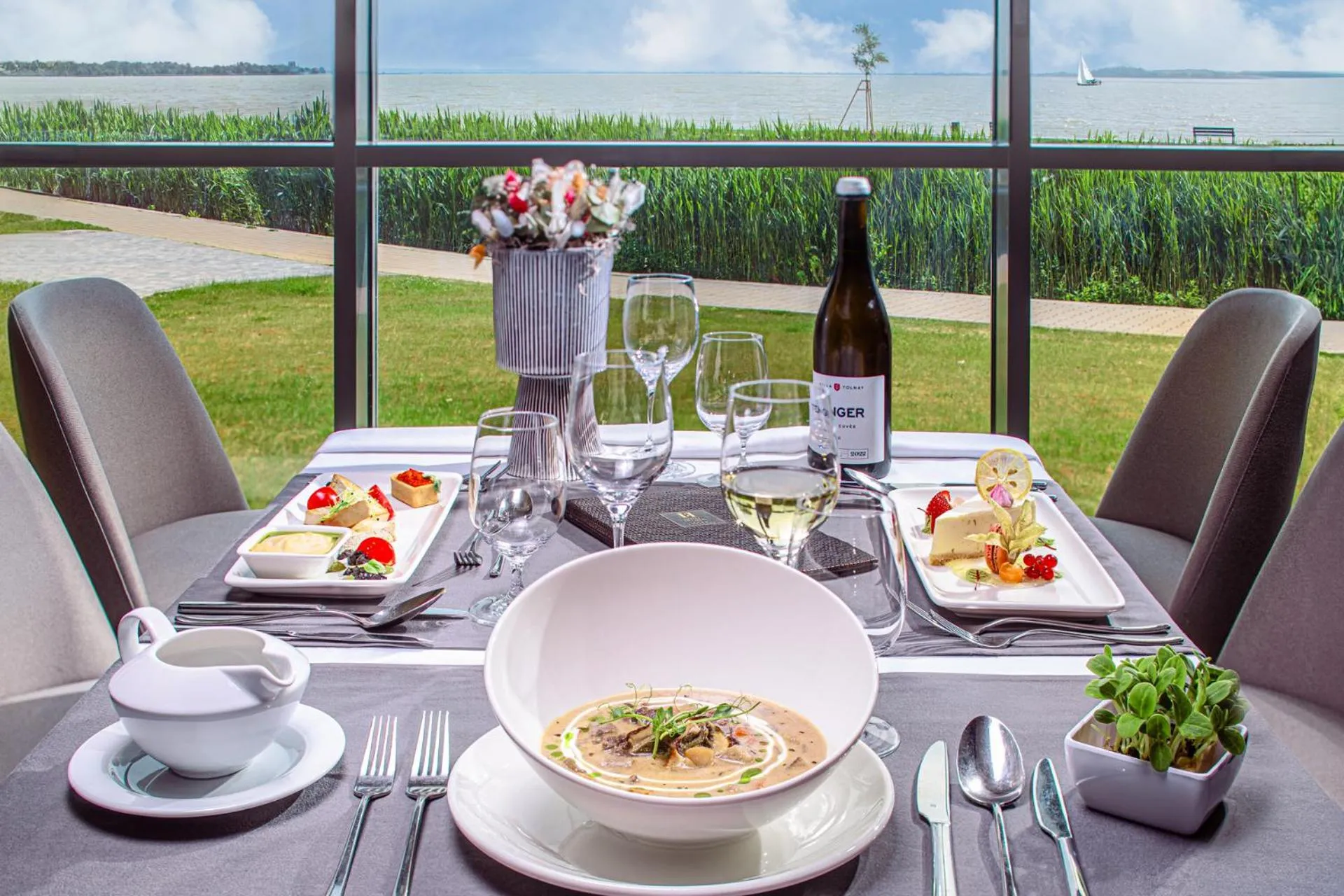 Restaurant/places to eat in Hotel Helikon, Keszthely