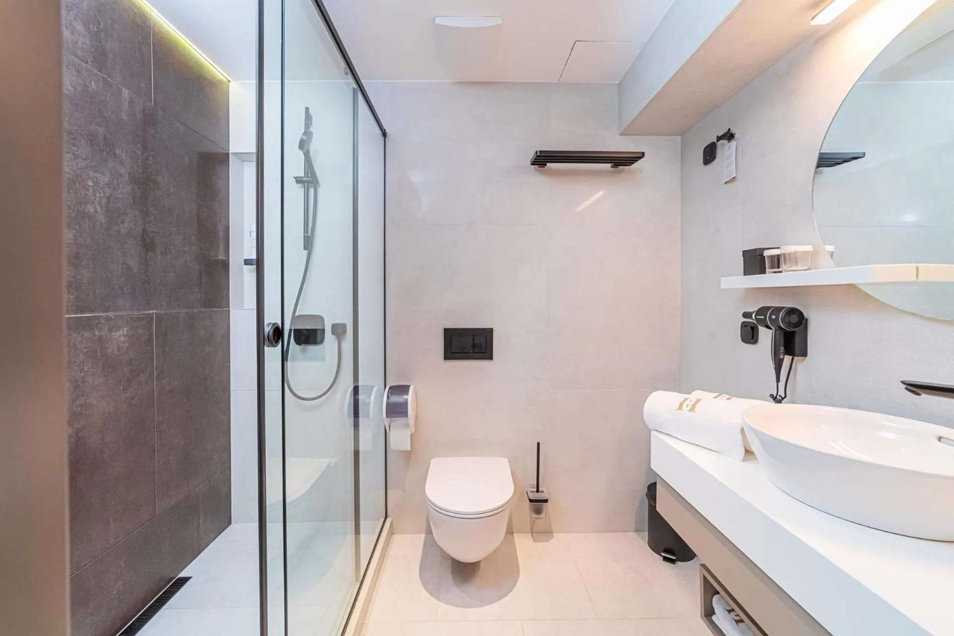 Shower in Hotel Helikon, Keszthely