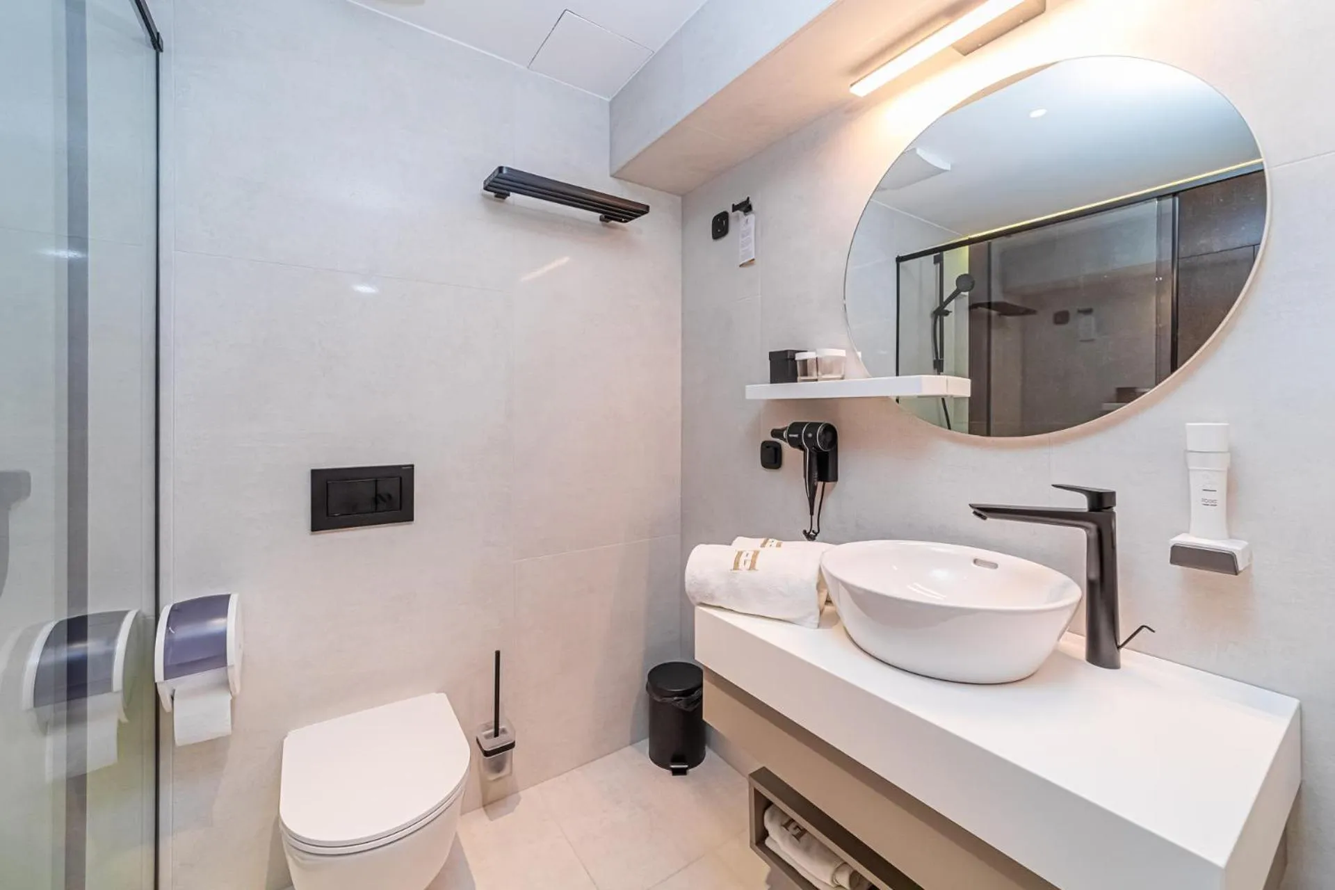 Shower in Hotel Helikon, Keszthely