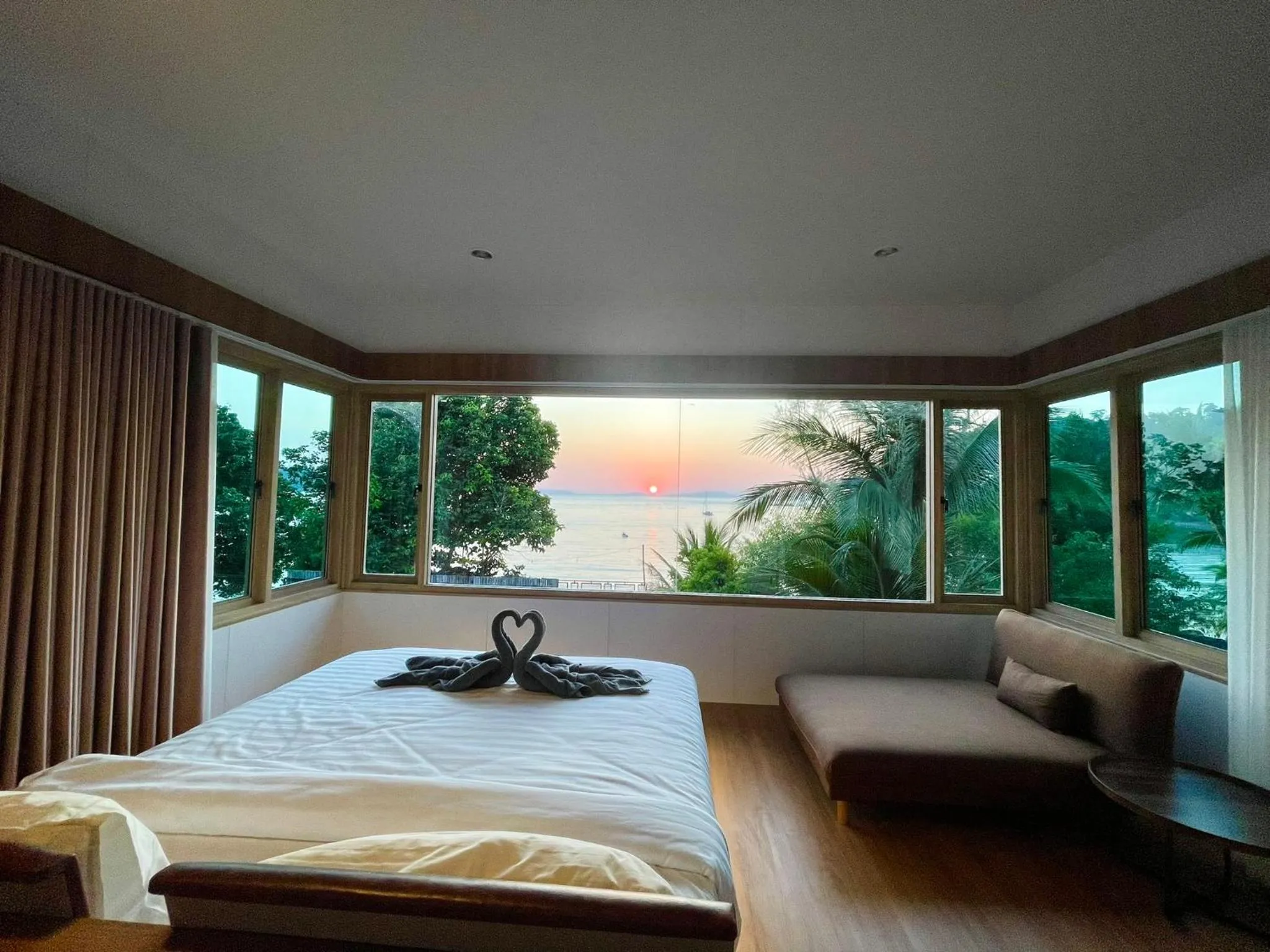 Bed in Marina Resort Koh Phayam Ranong