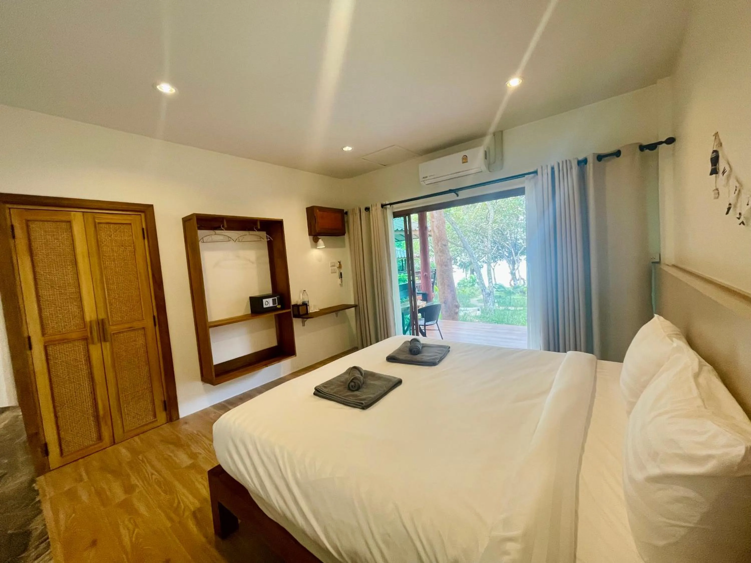 Bed in Marina Resort Koh Phayam Ranong