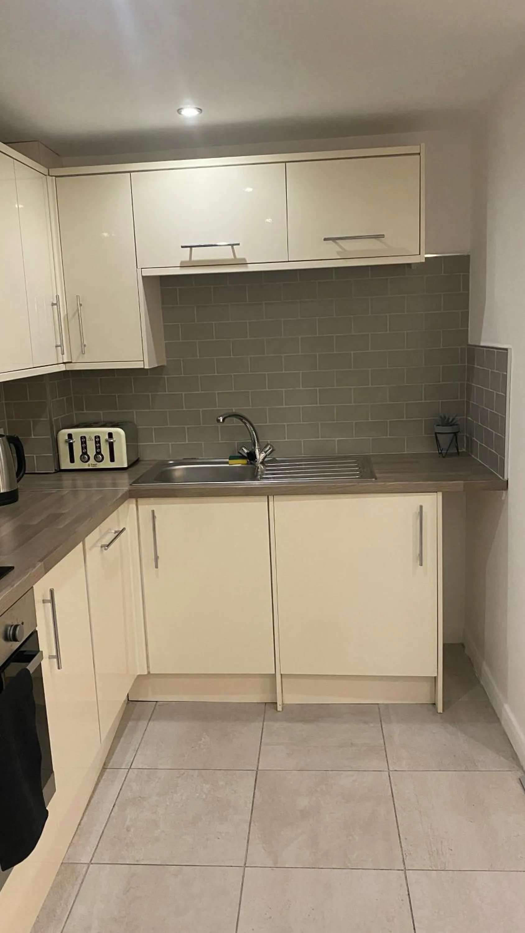 Kitchen or kitchenette in DealHouse F7- Apartments