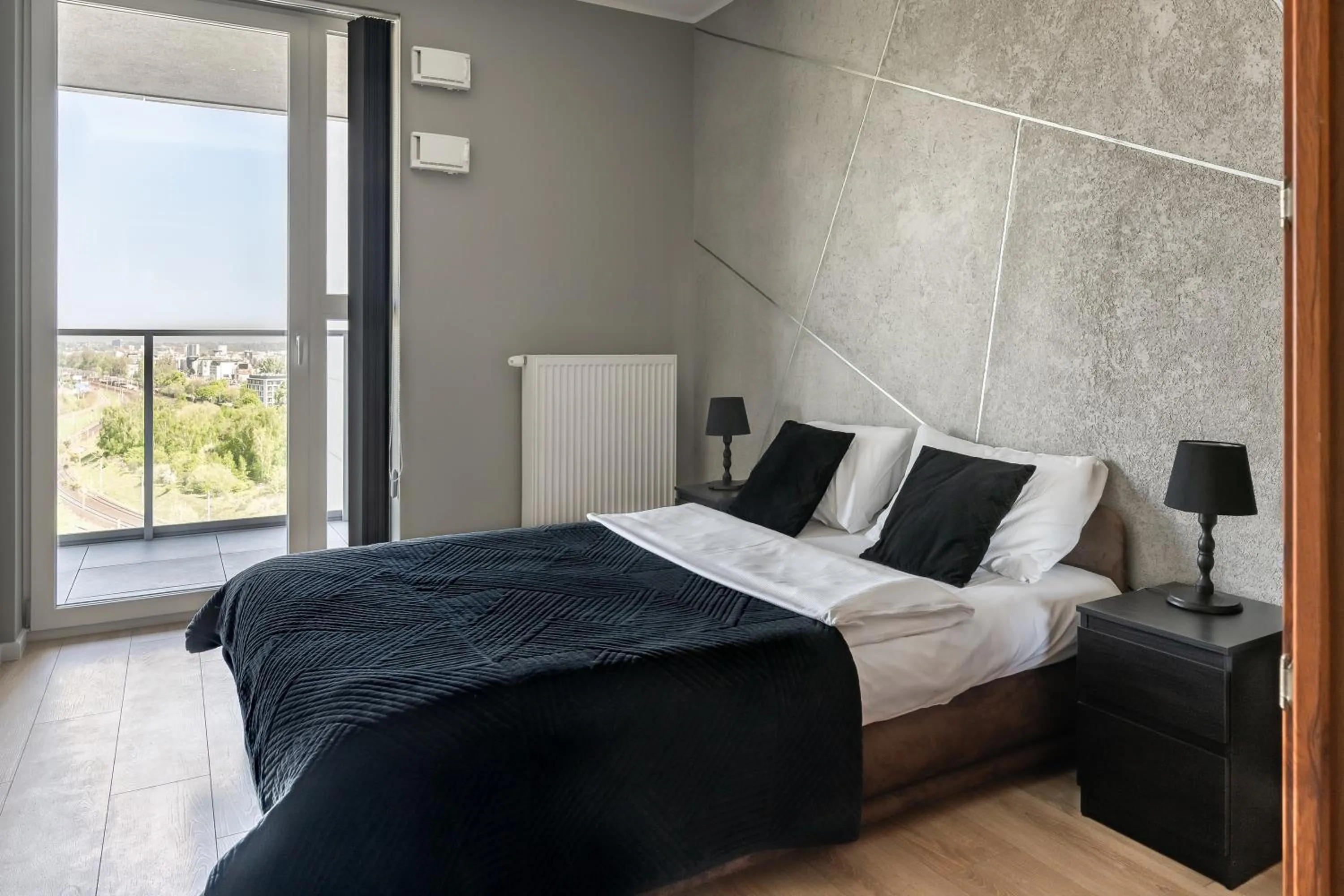 Bed in Symphony Modern Tower Apartamenty