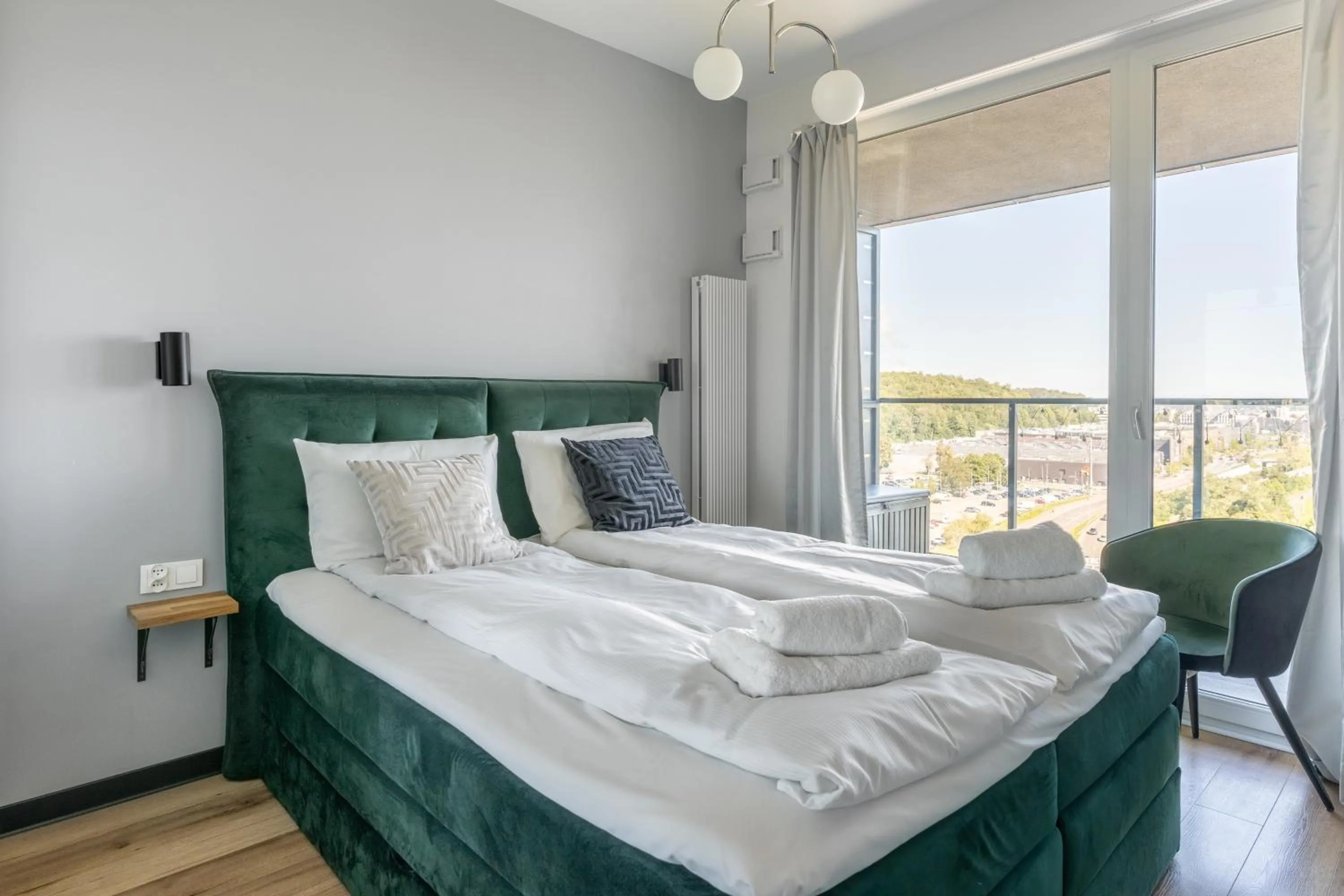 Bed in Symphony Modern Tower Apartamenty