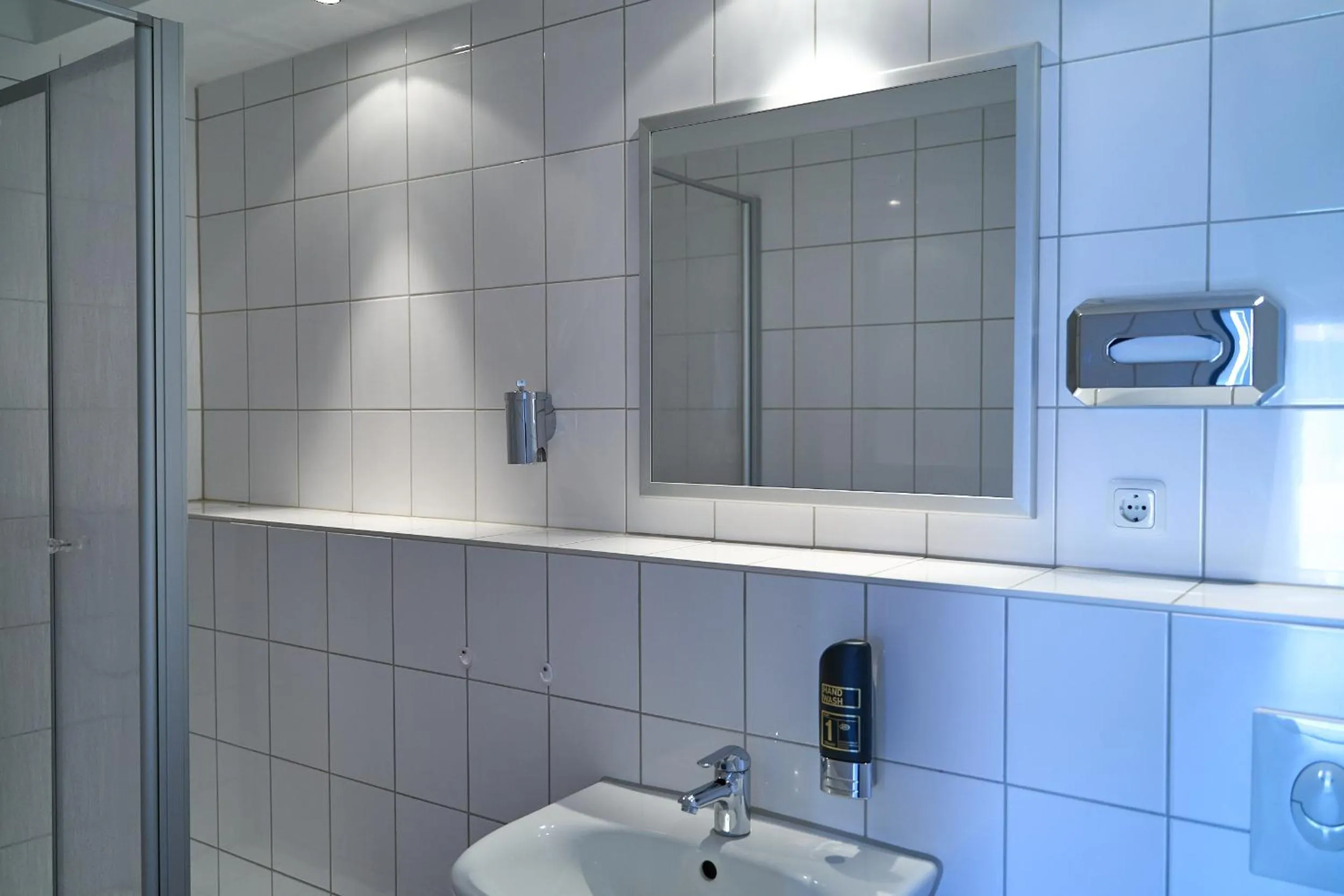 Shower in Hotel Maximo