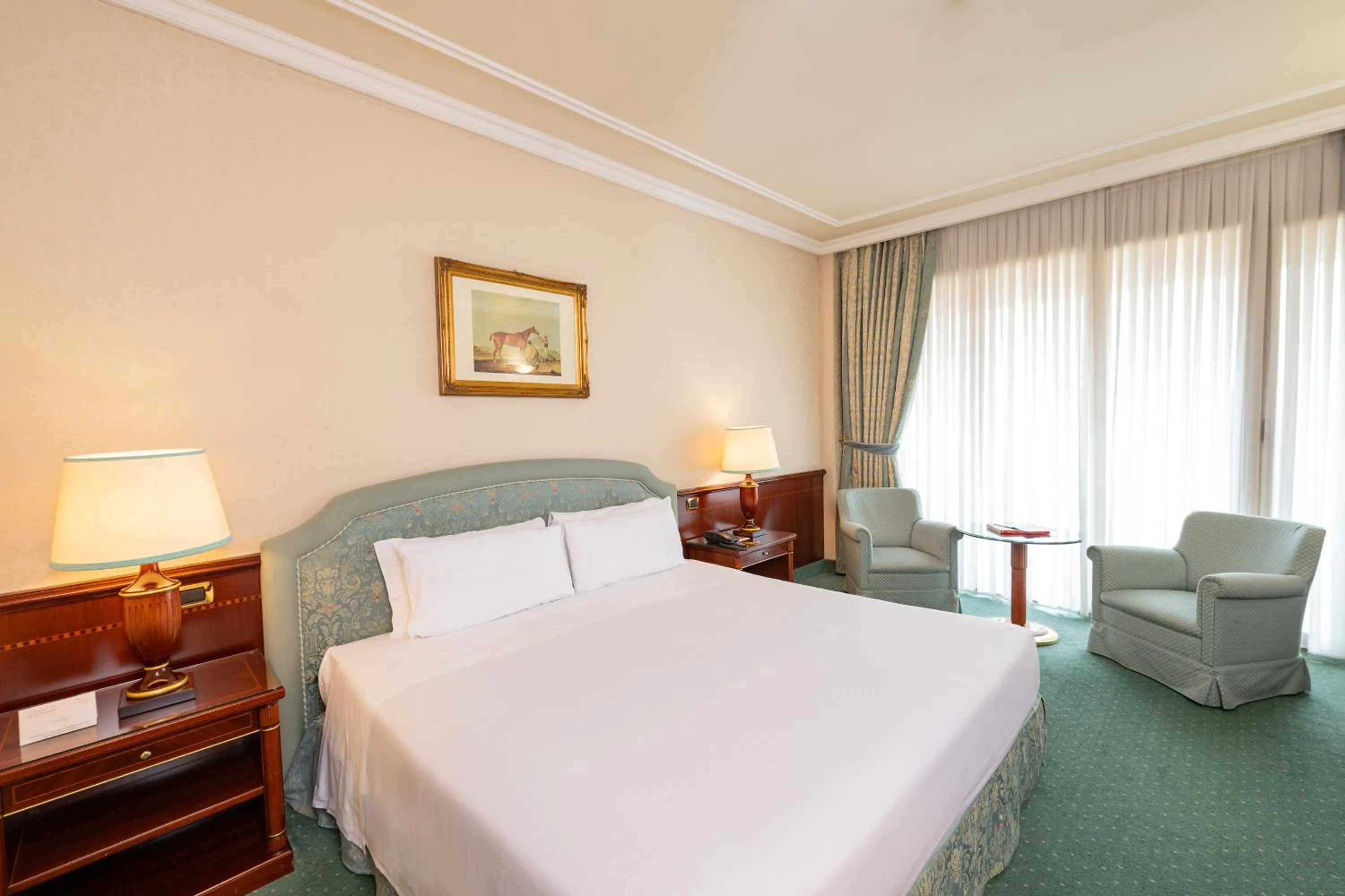 Bedroom, Bed in Royal Hotel Carlton