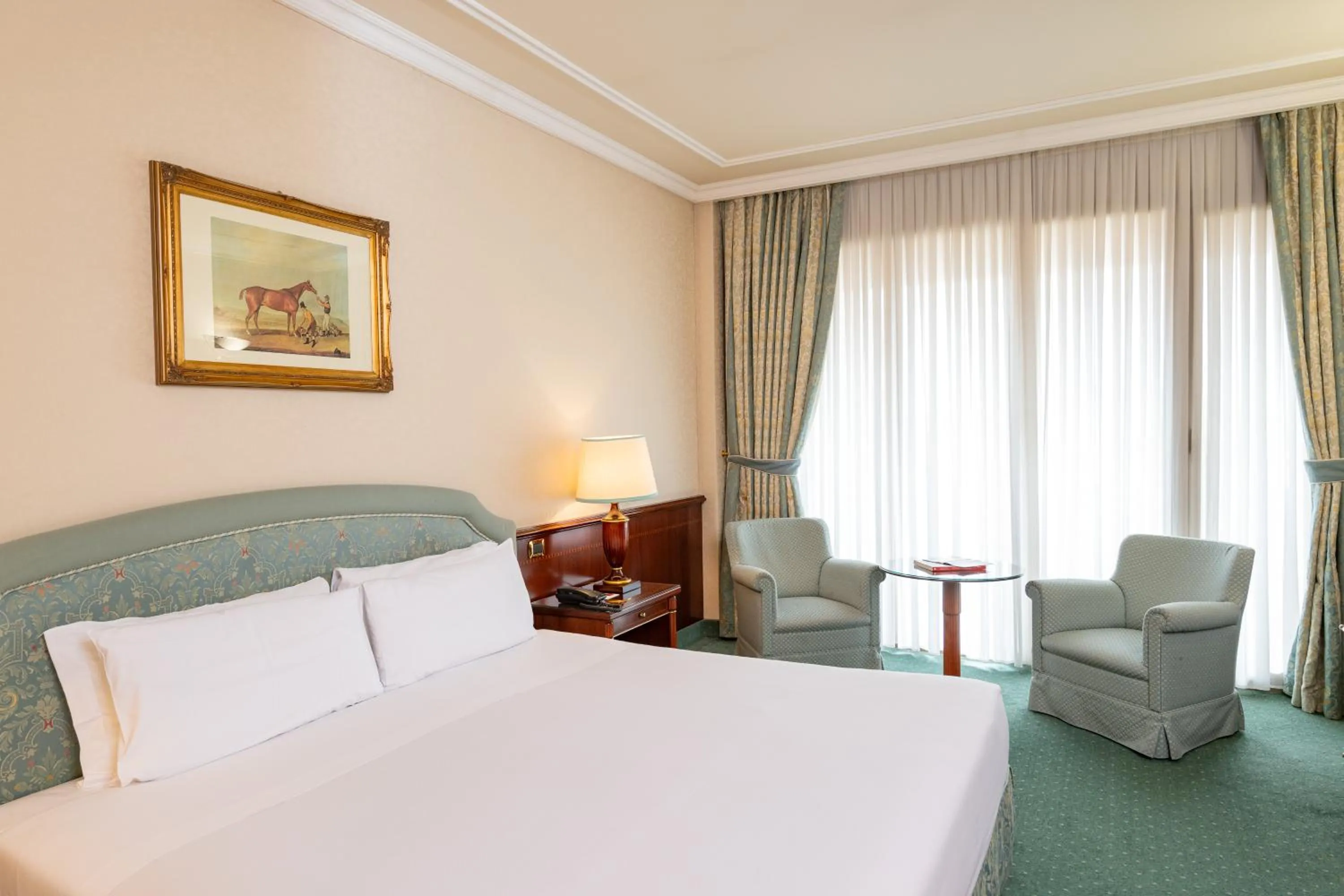 Bed in Royal Hotel Carlton