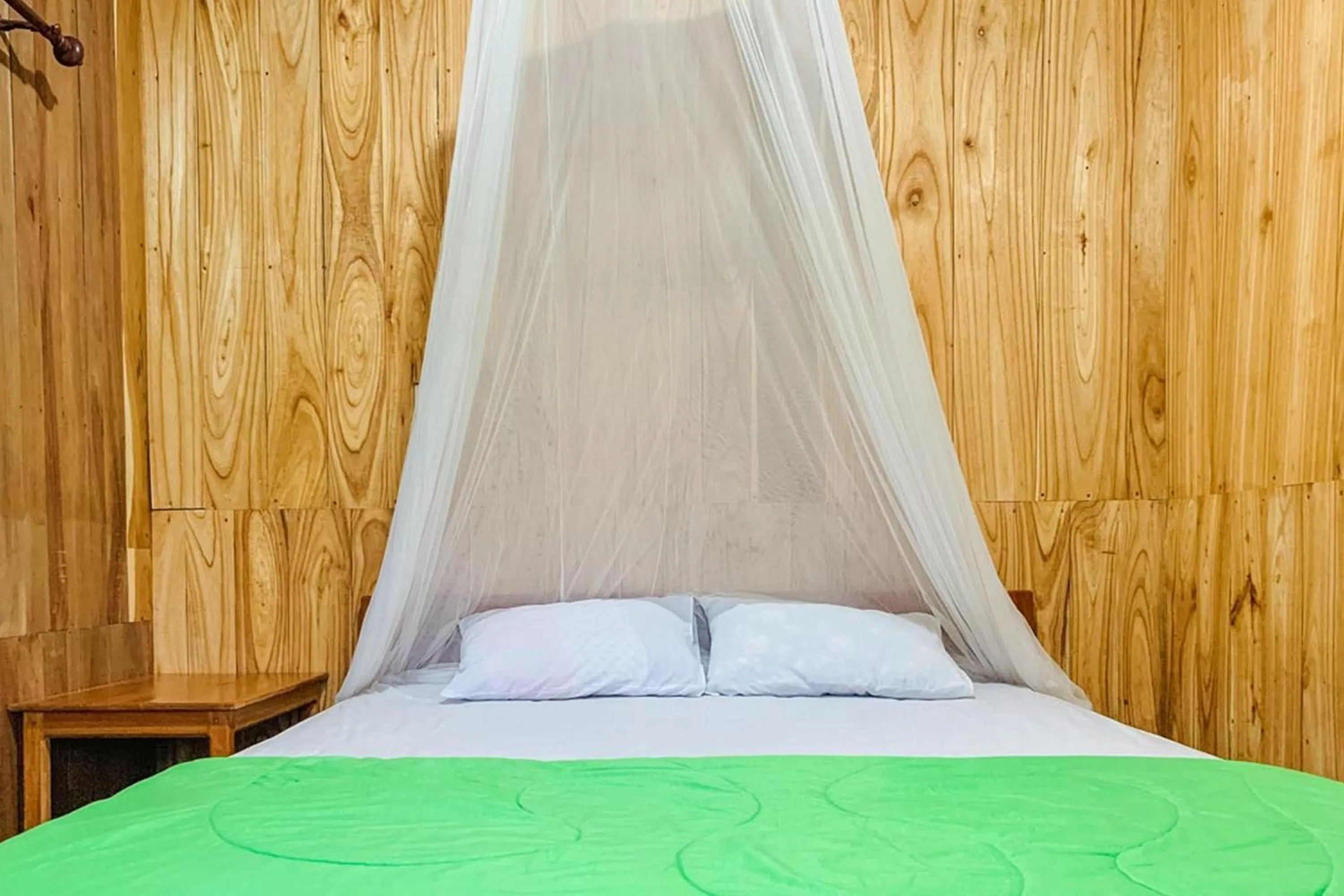 Bed in Lesehan Cahaya Tetebatu Inn Syariah at Desa Wisata