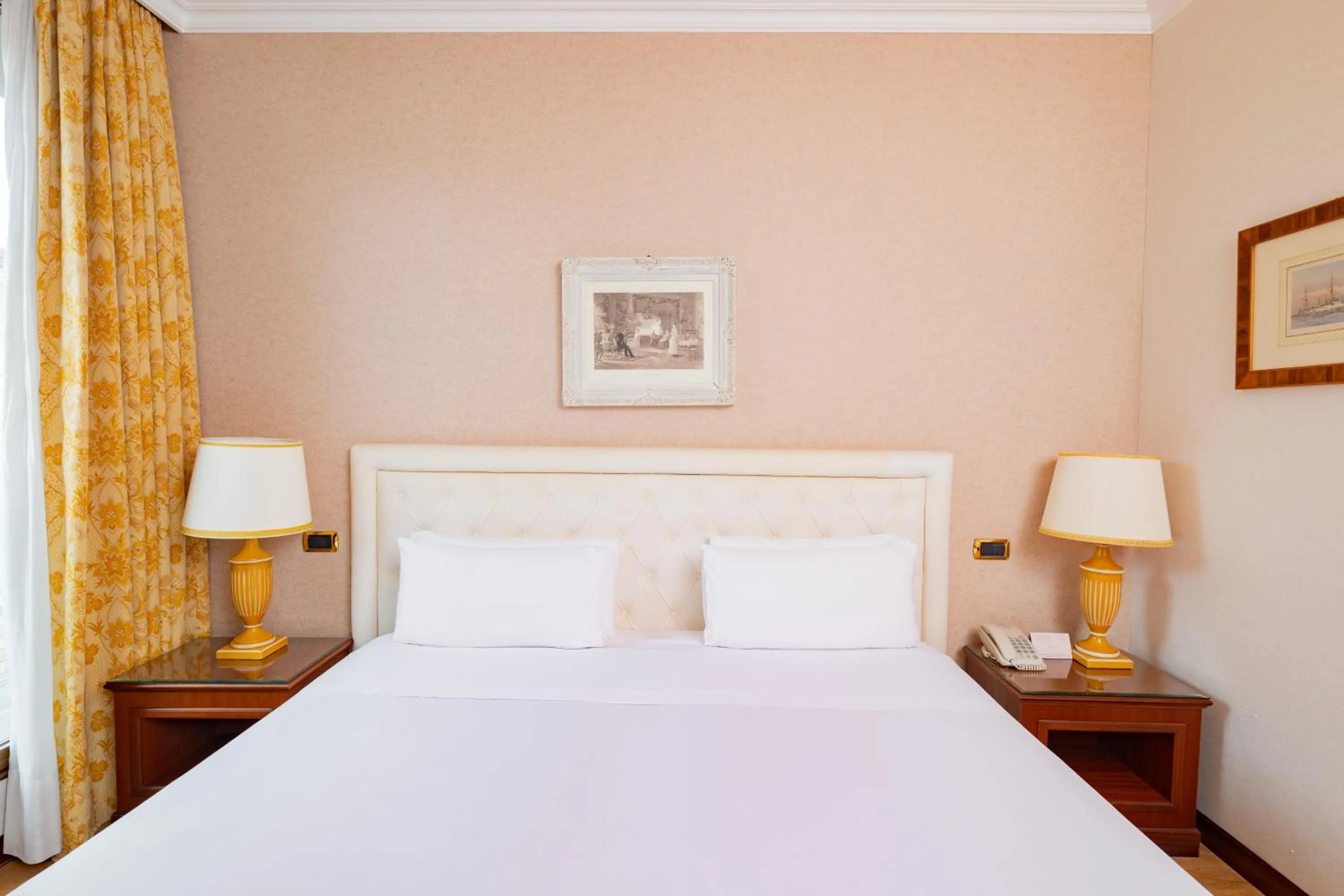 Bed in Hotel Internazionale