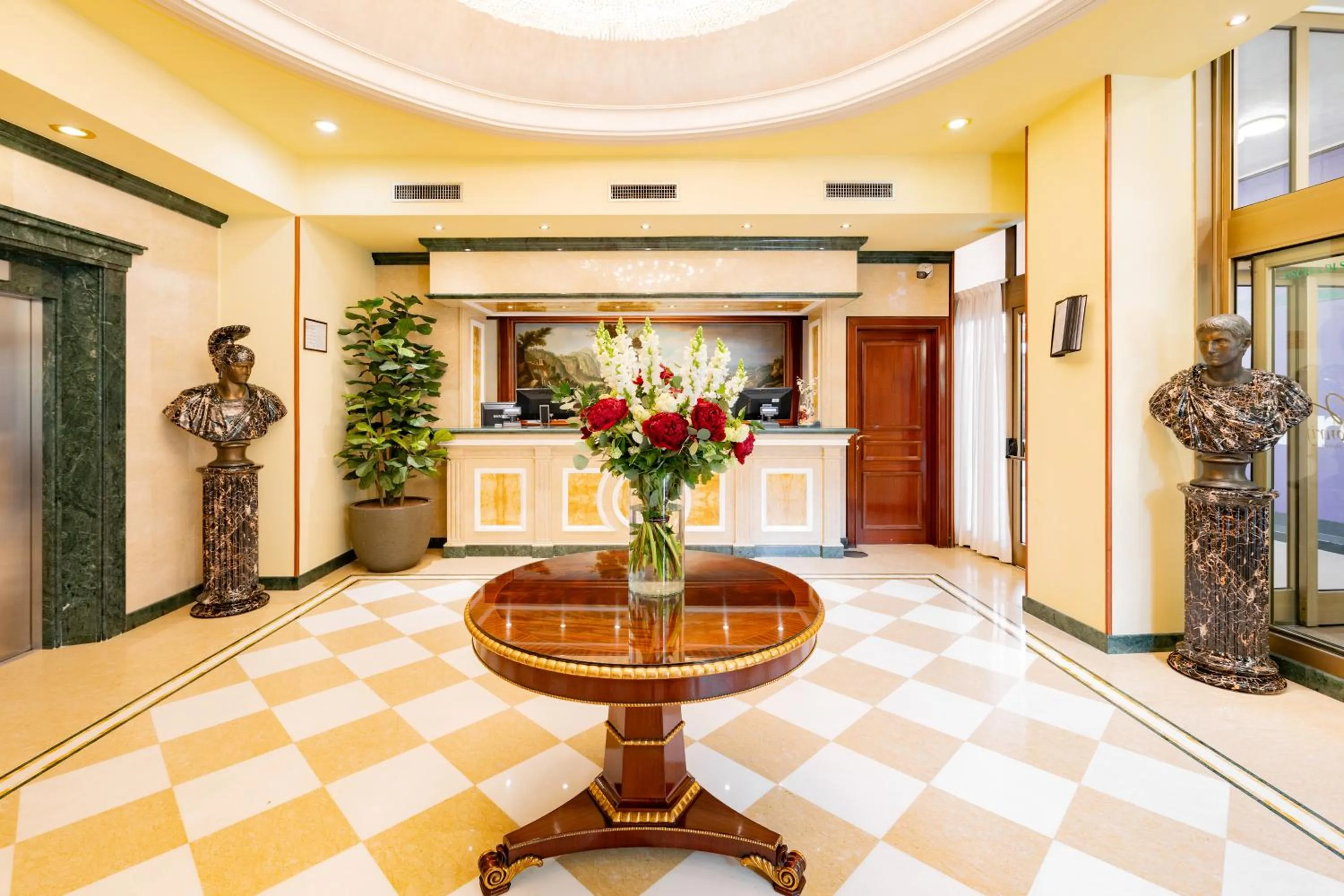 Lobby or reception in Hotel Internazionale