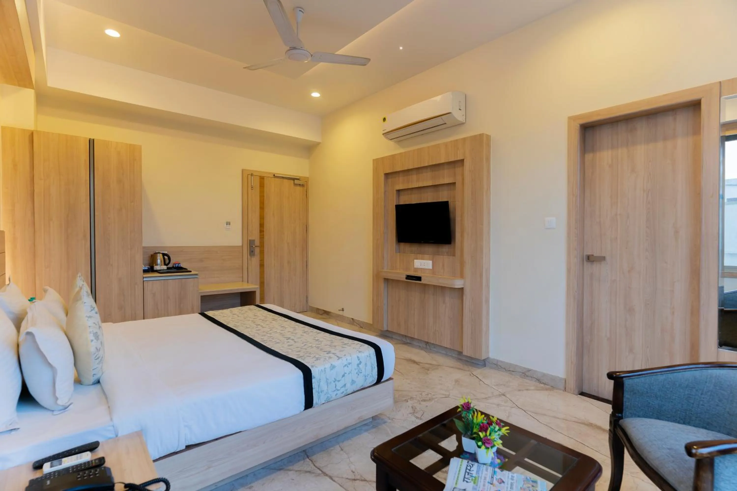 Bedroom, Bed in Hotel Lilichham