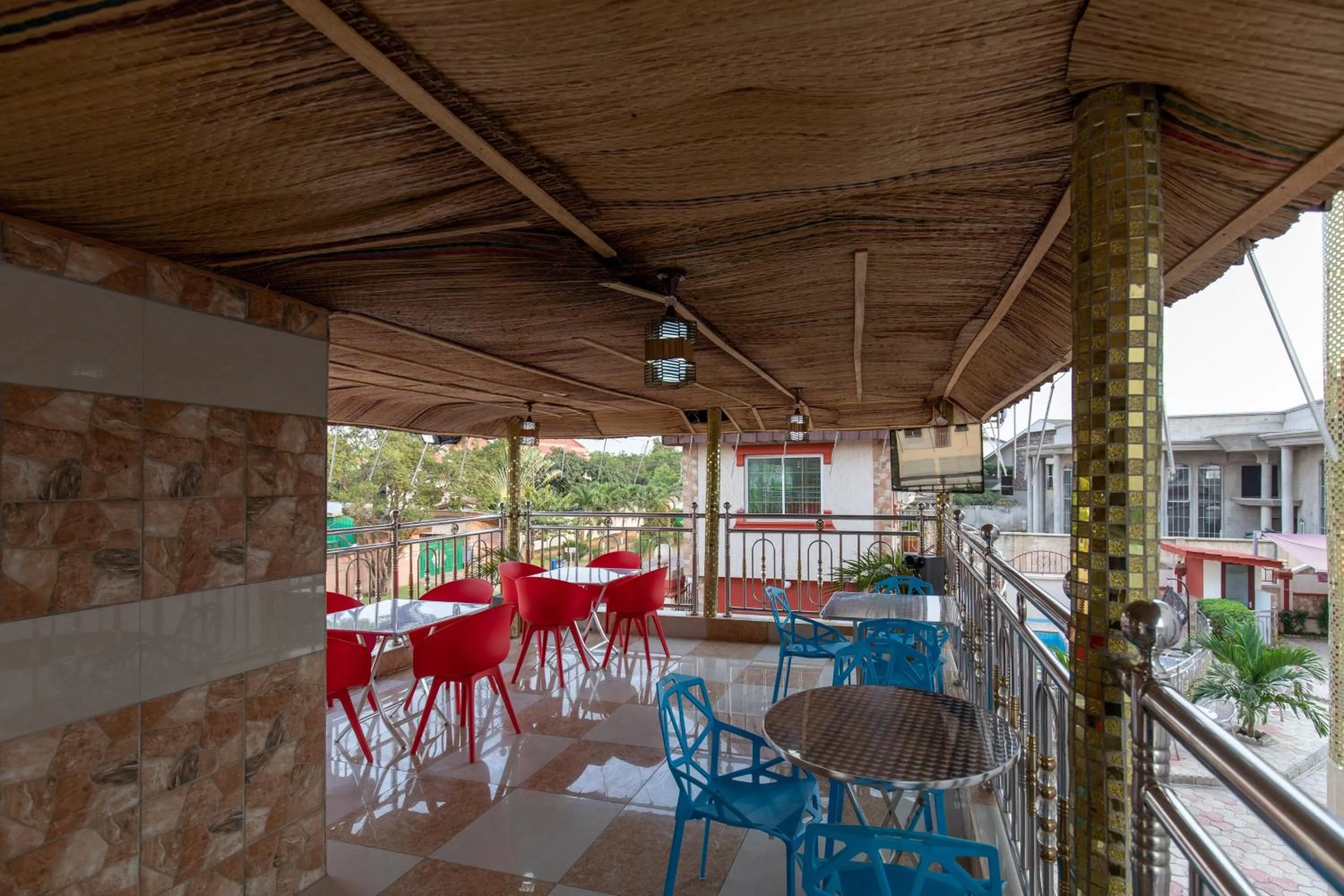 Lounge or bar in Amazing Grace Hotel & Suites