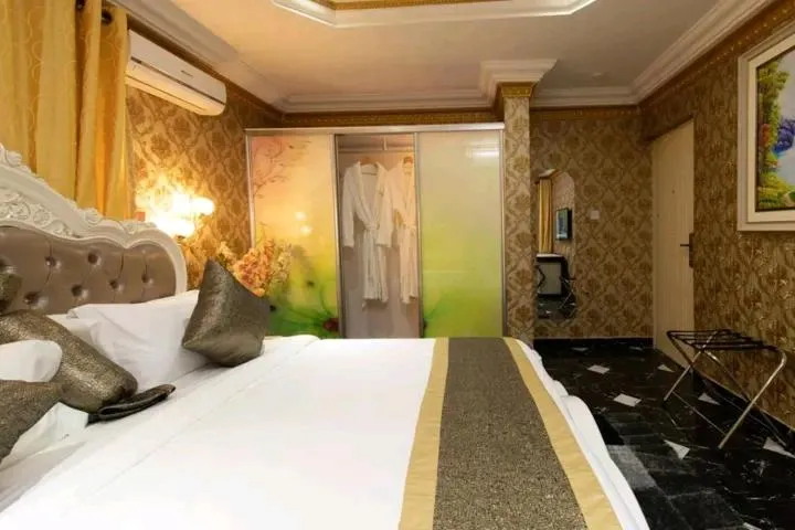 Bedroom in Amazing Grace Hotel & Suites