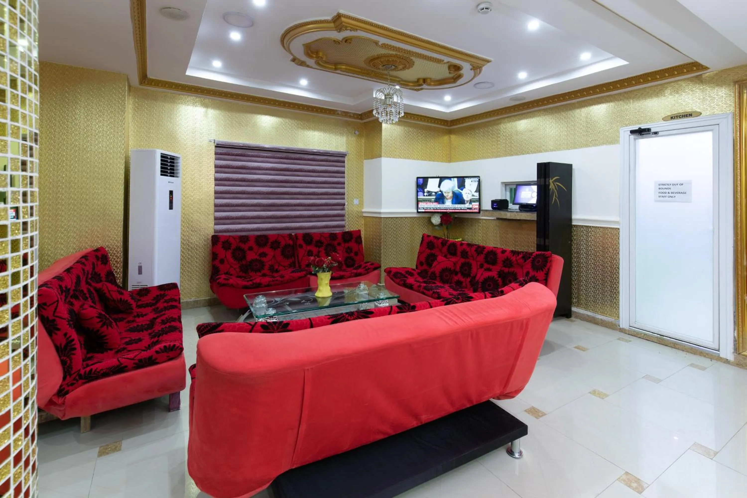 Lounge or bar in Amazing Grace Hotel & Suites