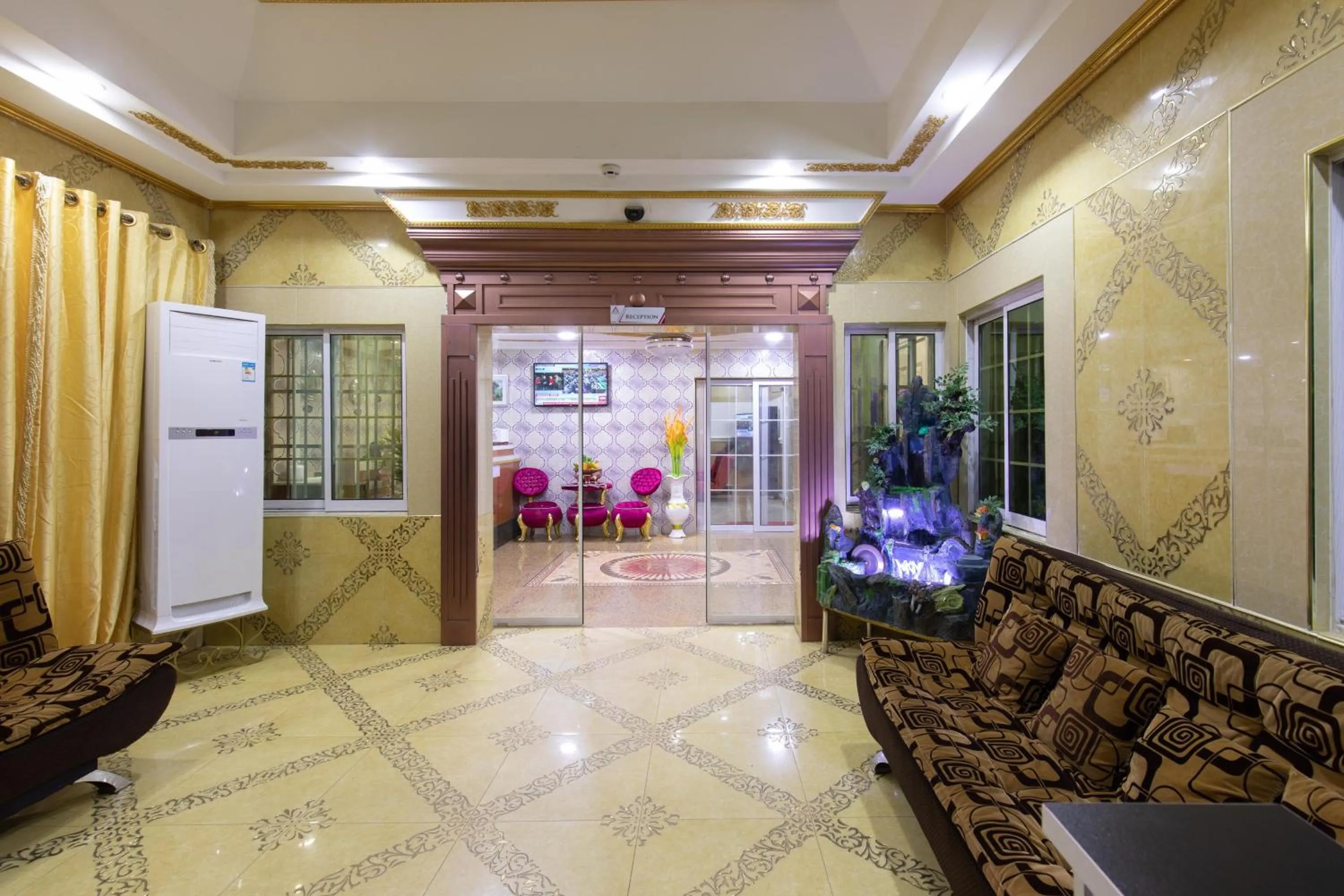 Lobby or reception in Amazing Grace Hotel & Suites
