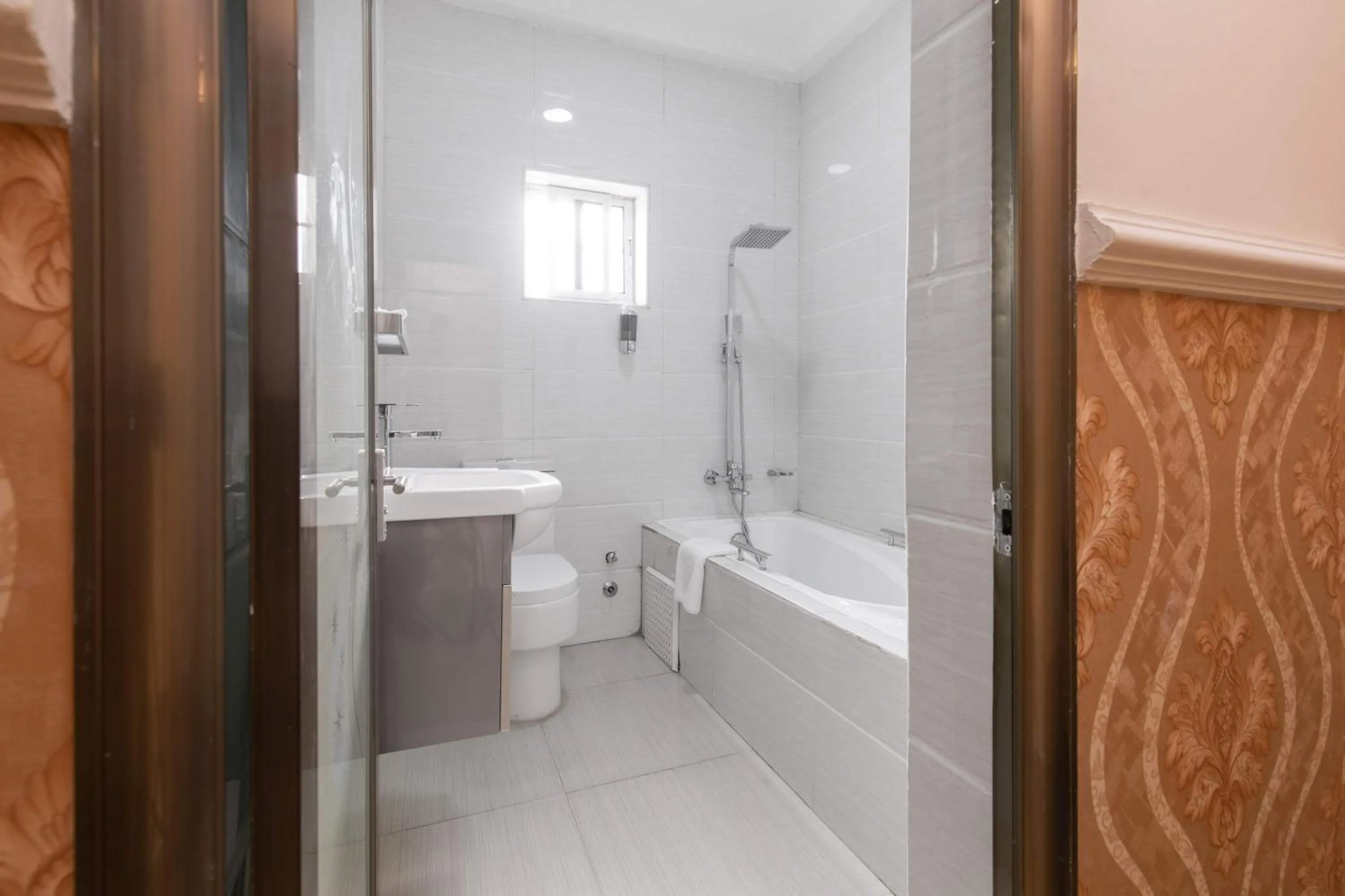 Bathroom in Amazing Grace Hotel & Suites