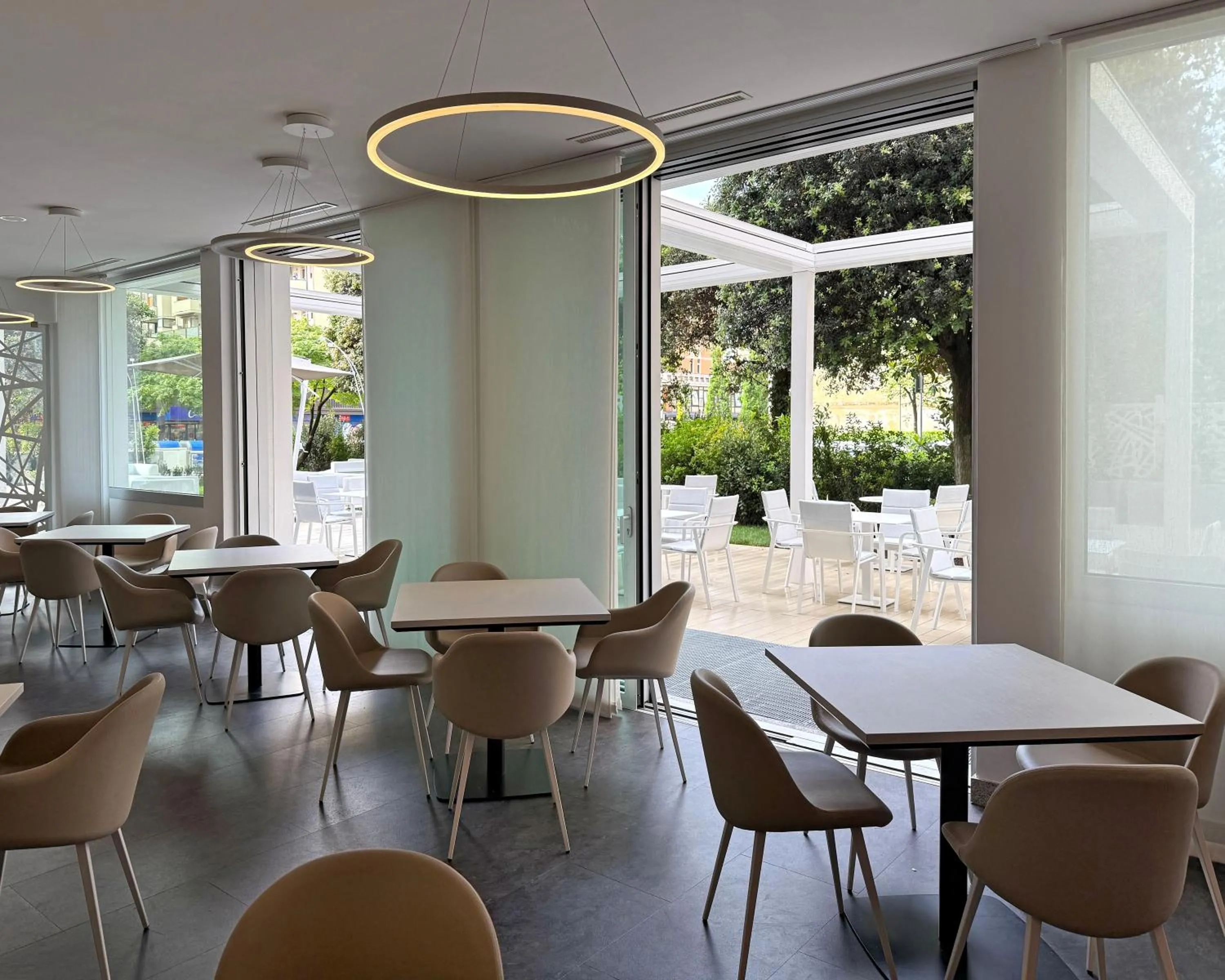 Restaurant/places to eat in Hotel Raffaello