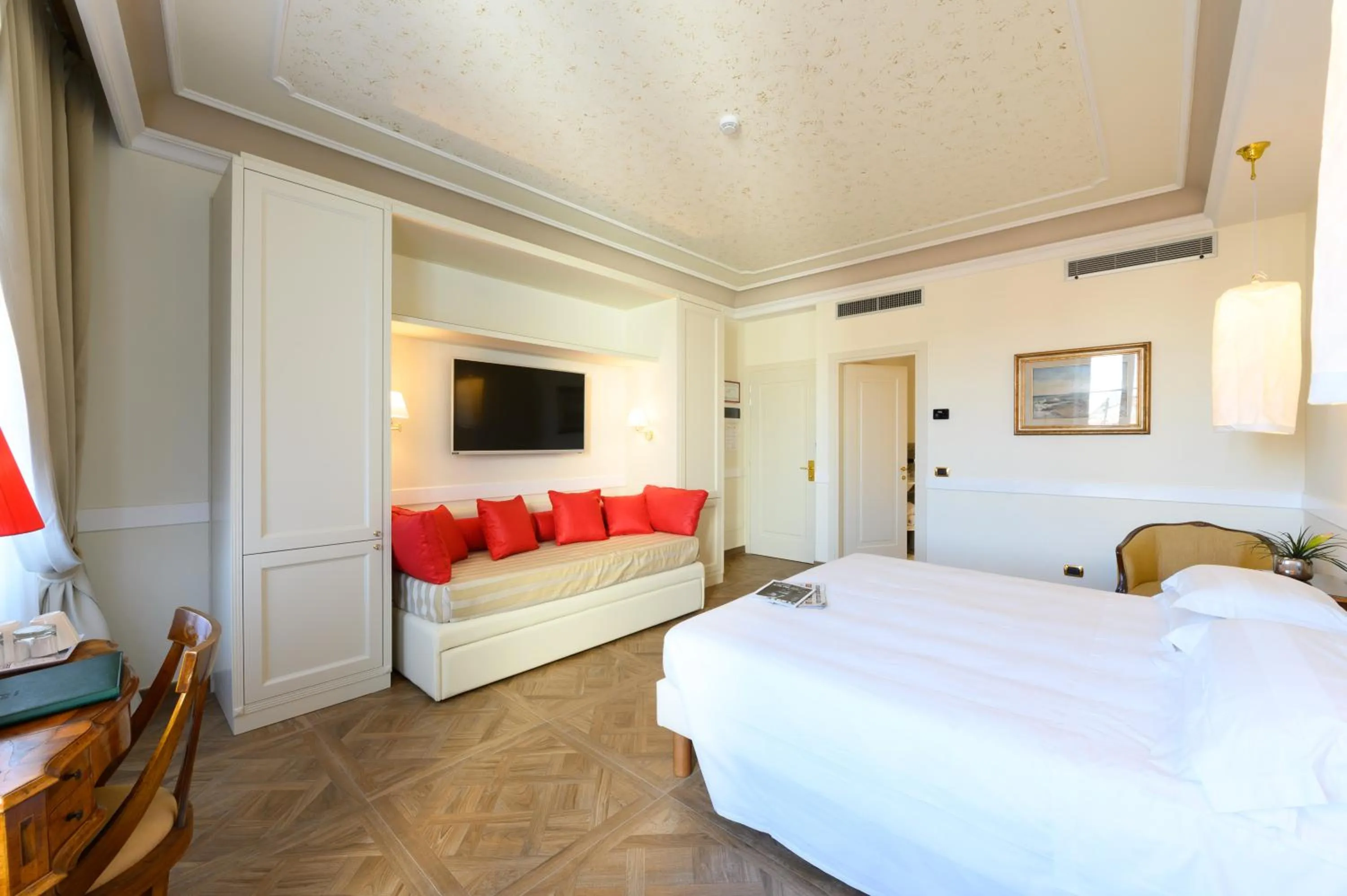 Photo of the whole room, Bed in Hotel Kraft