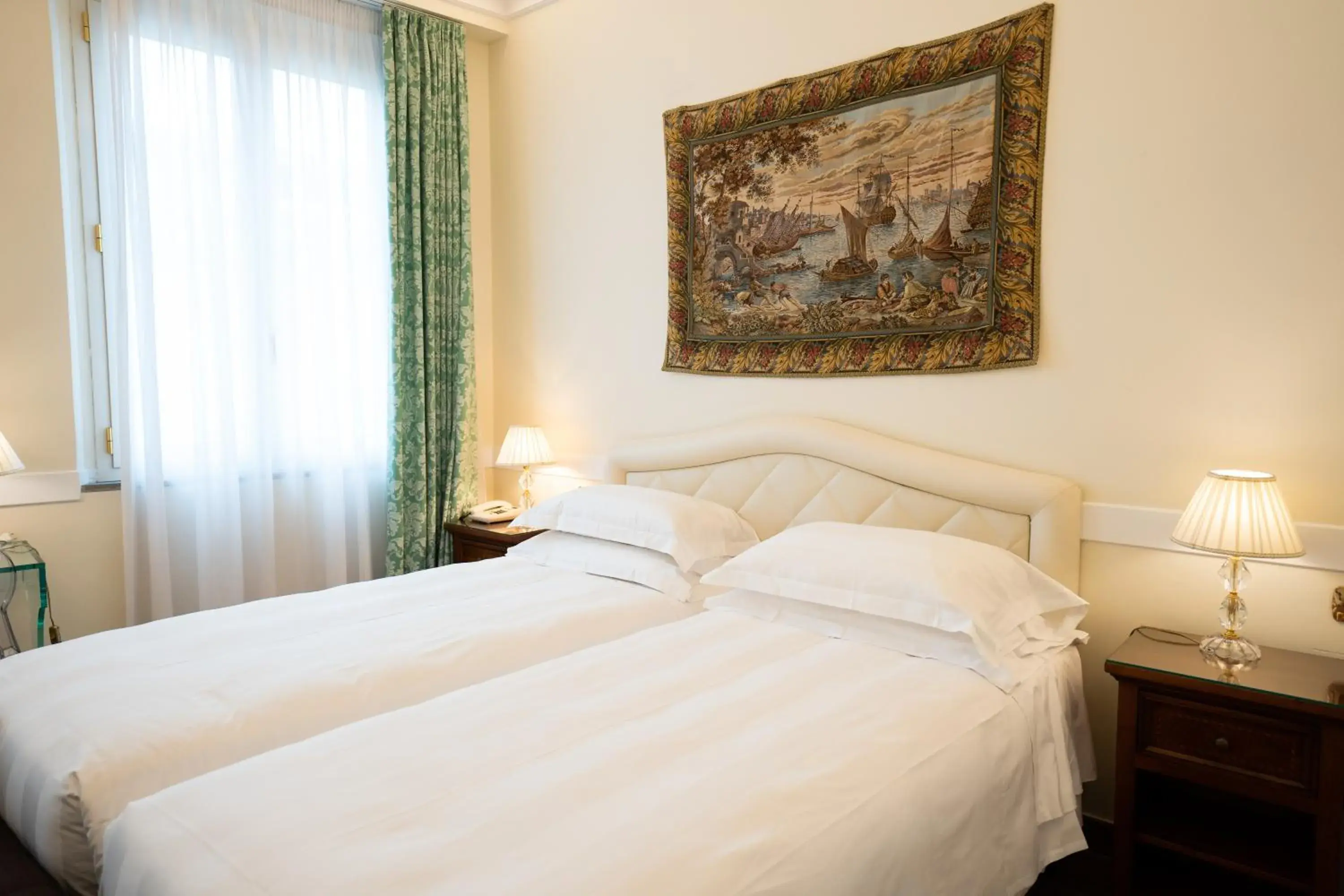 Double or Twin Room in Hotel Kraft Double or Twin Room in Hotel Kraft