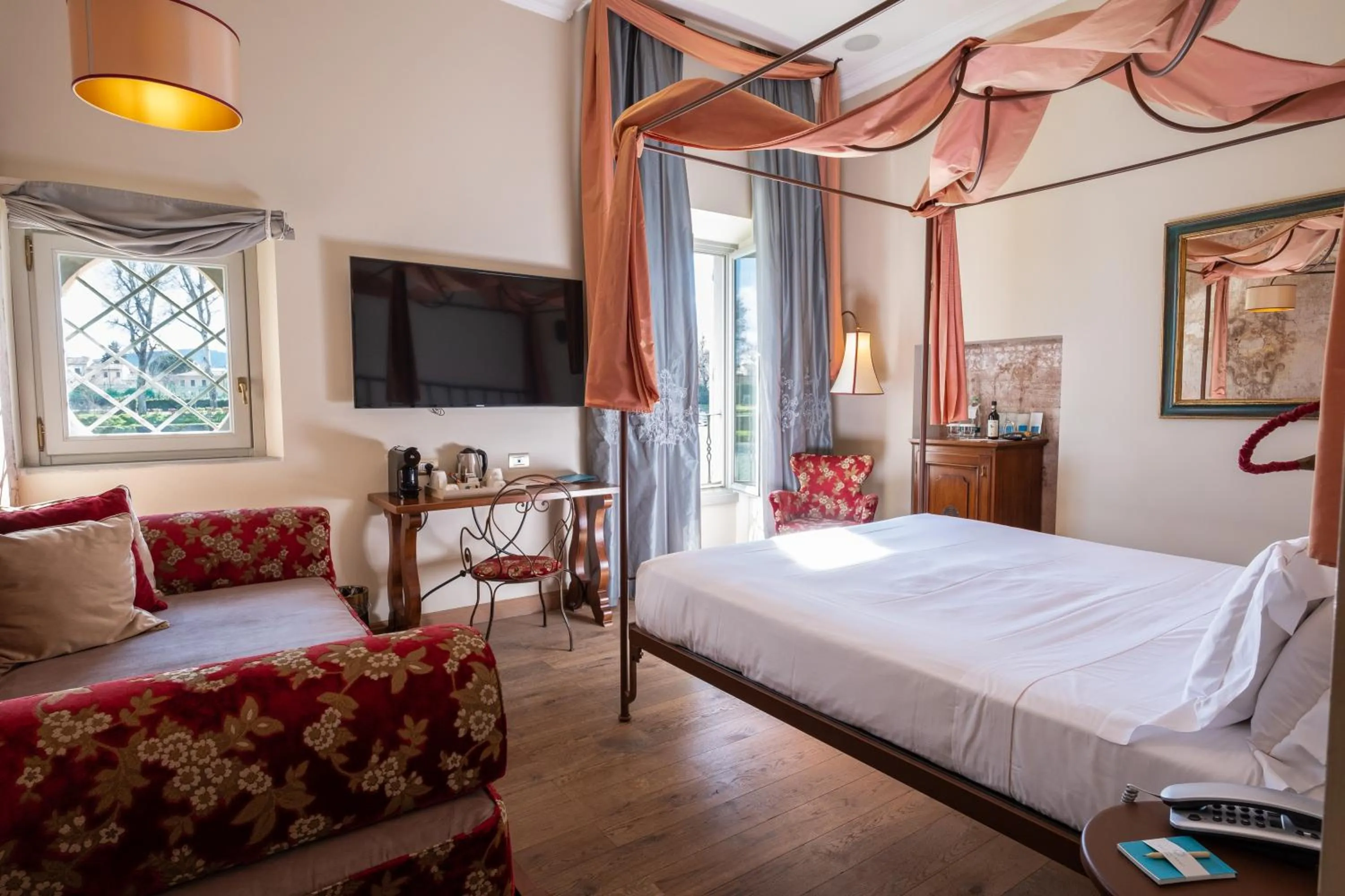 Photo of the whole room, Bed in Ville Sull'Arno