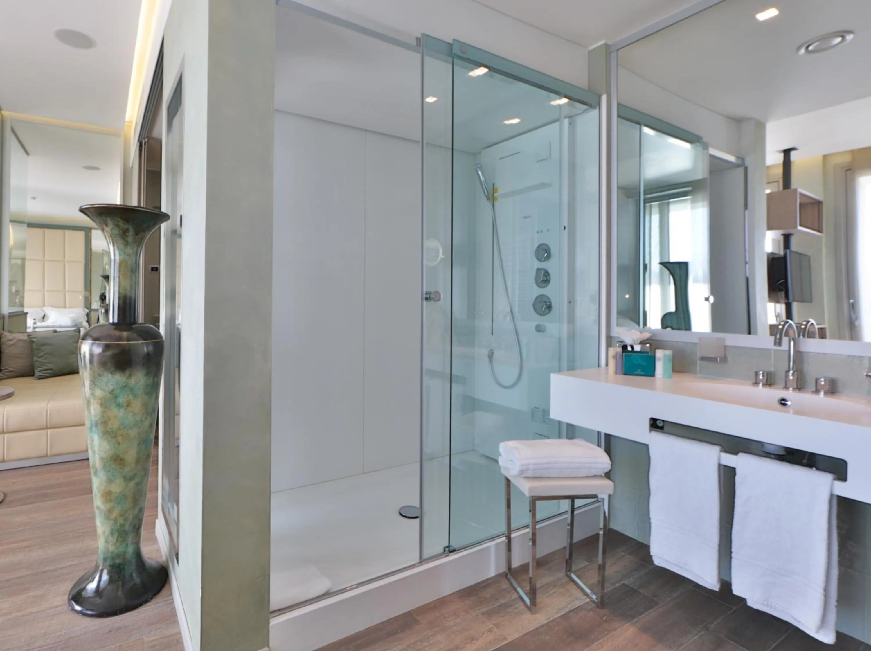 Shower in Ville Sull'Arno