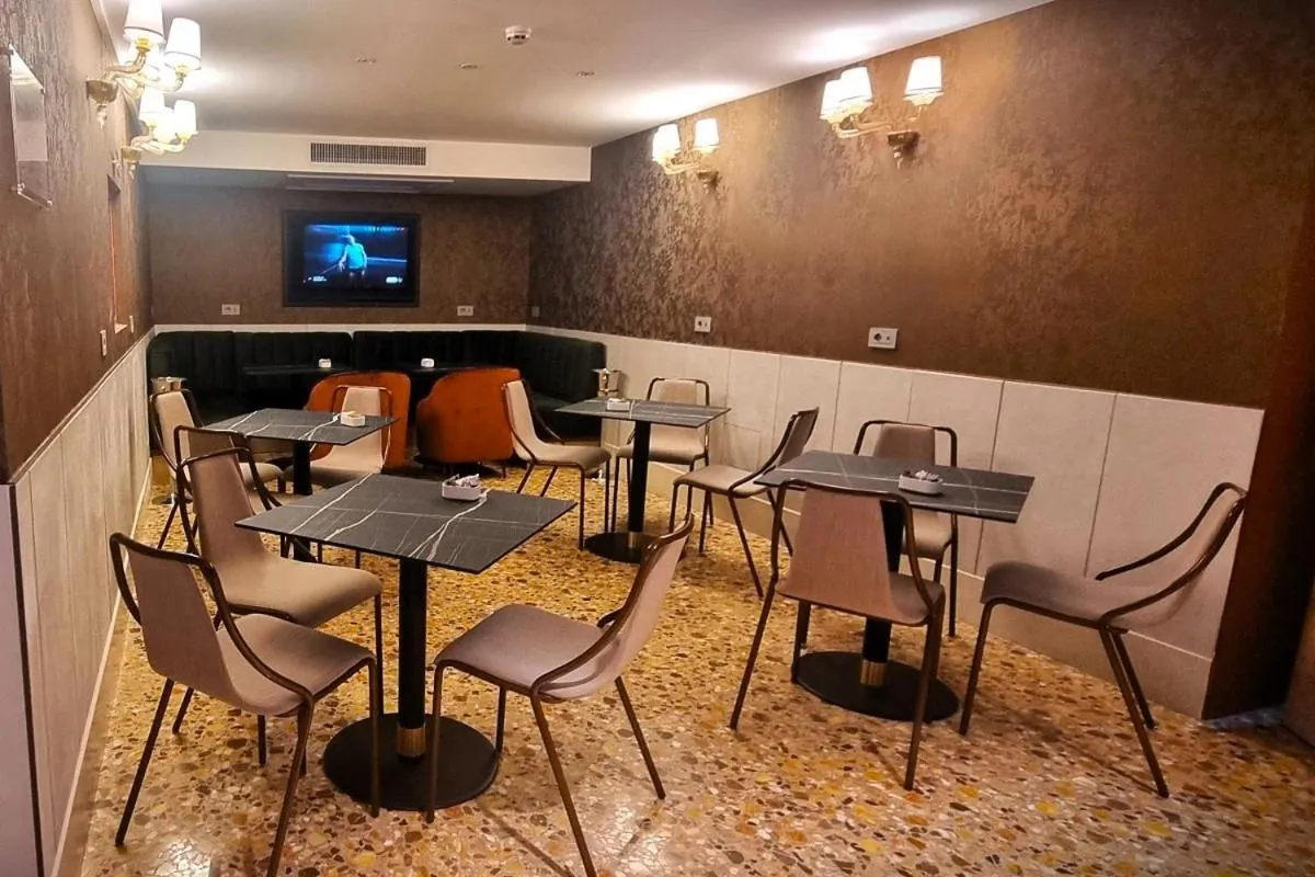 Restaurant/places to eat in Albergo San Marco