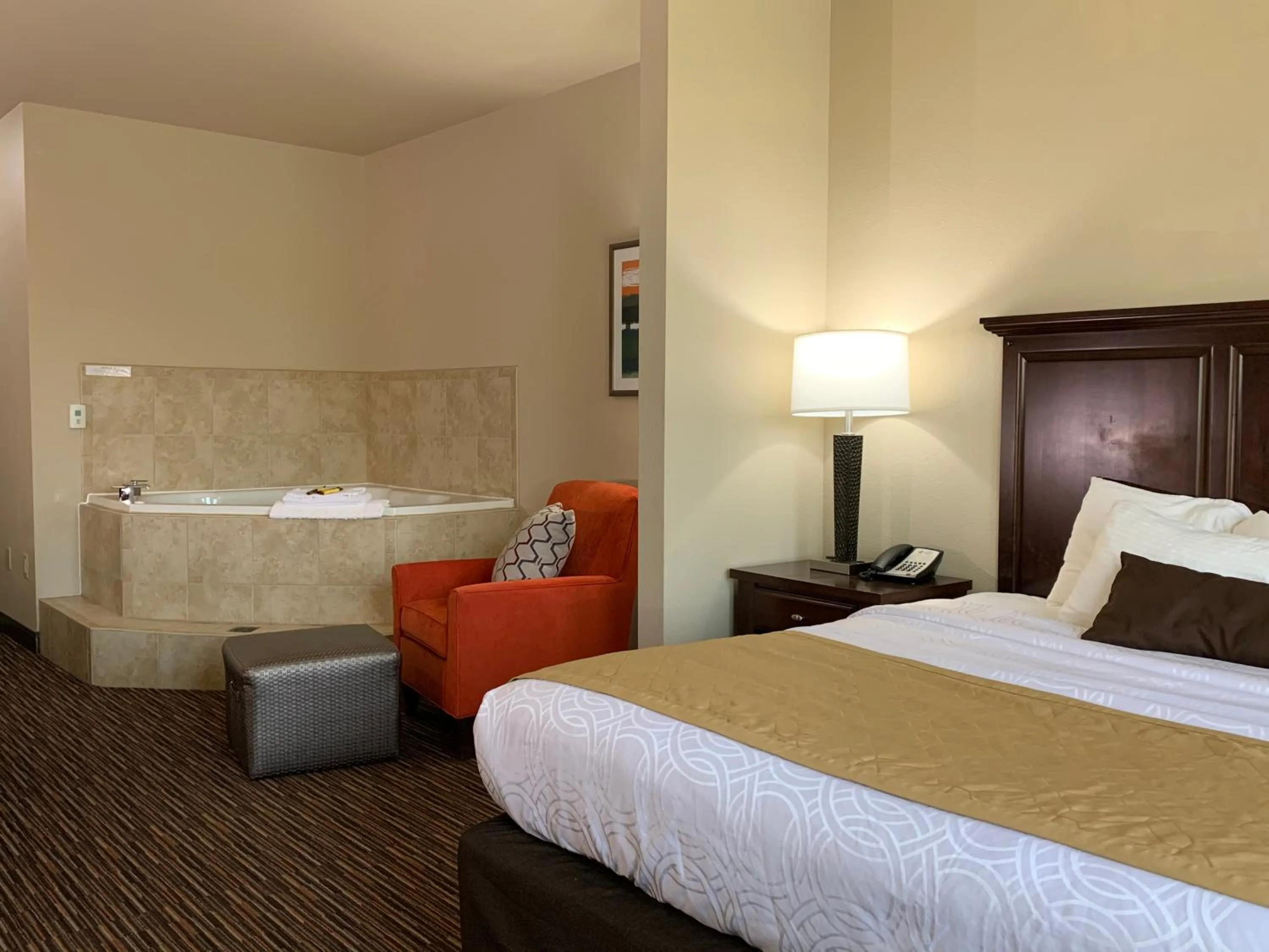 Bed in Radisson Hotel River Falls