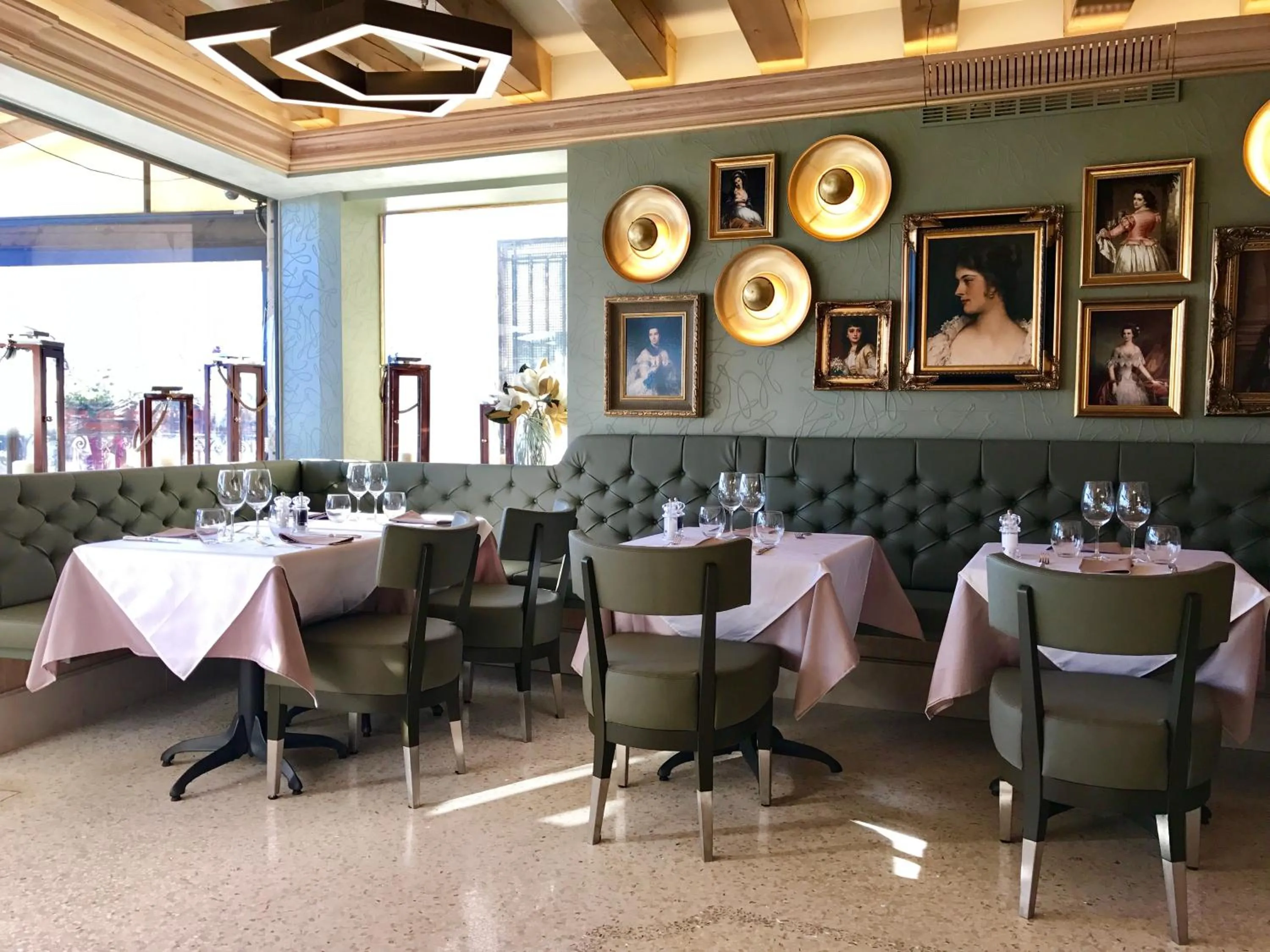 Restaurant/places to eat in Savoia & Jolanda