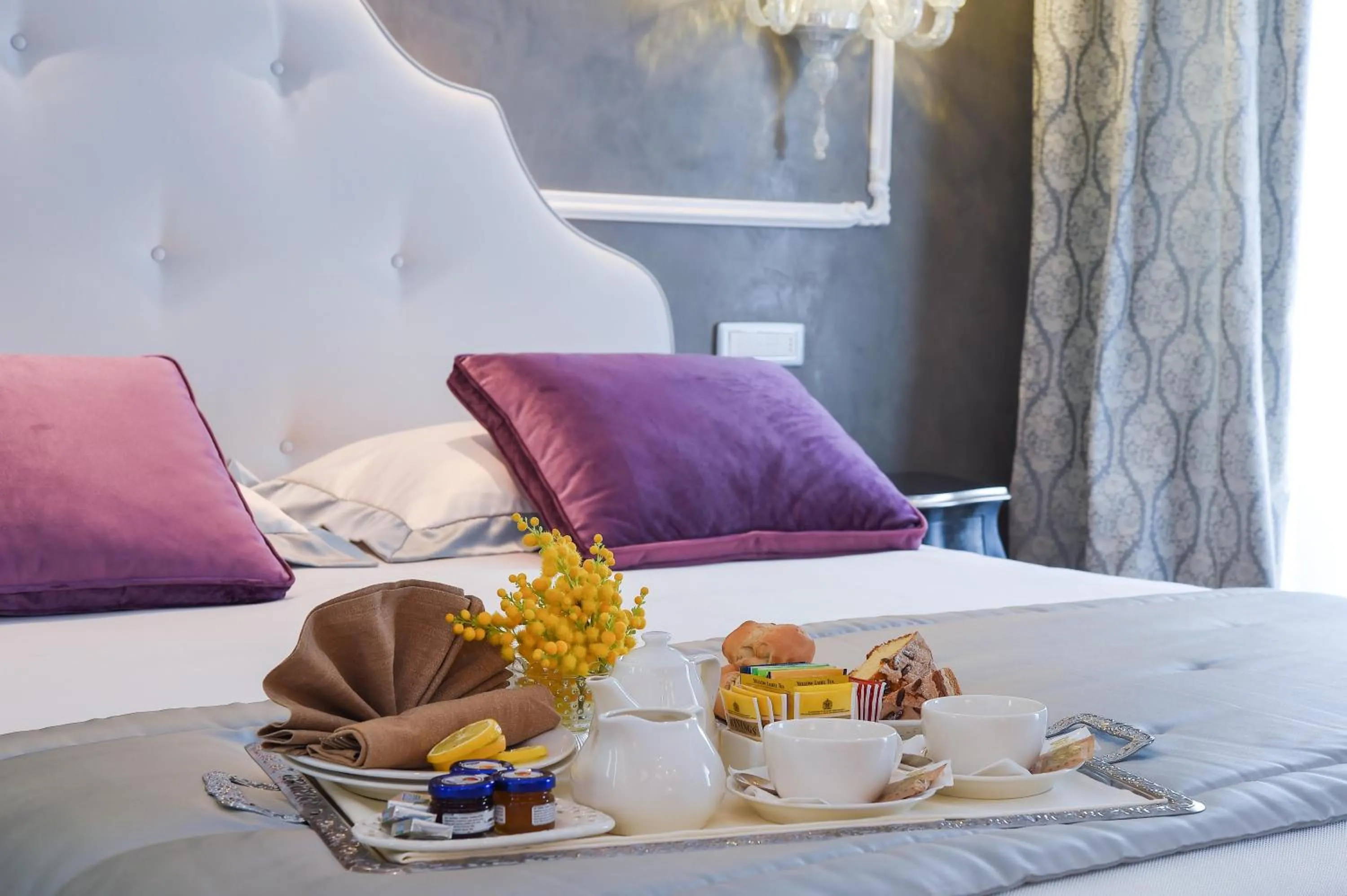 Bedroom in Savoia & Jolanda