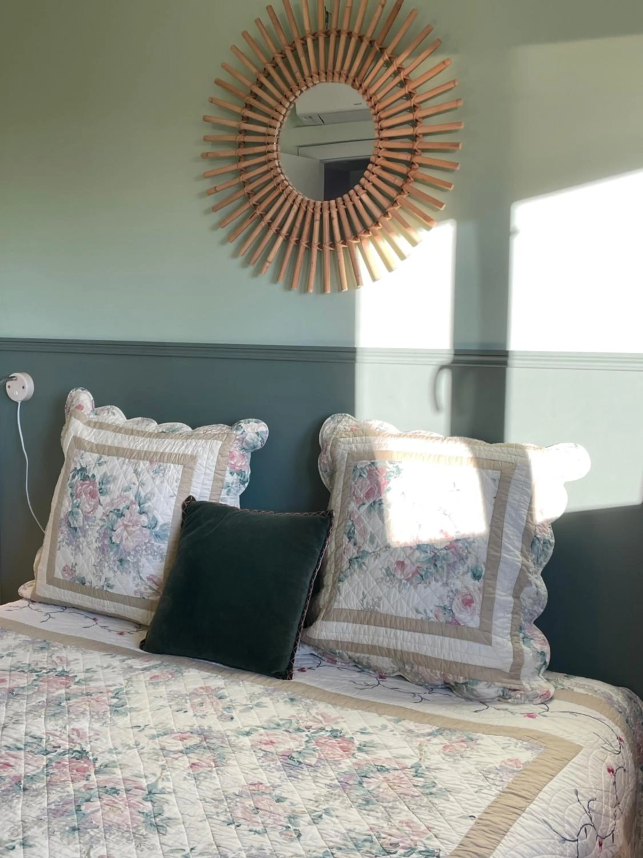 Bedroom, Bed in Villa Daphné